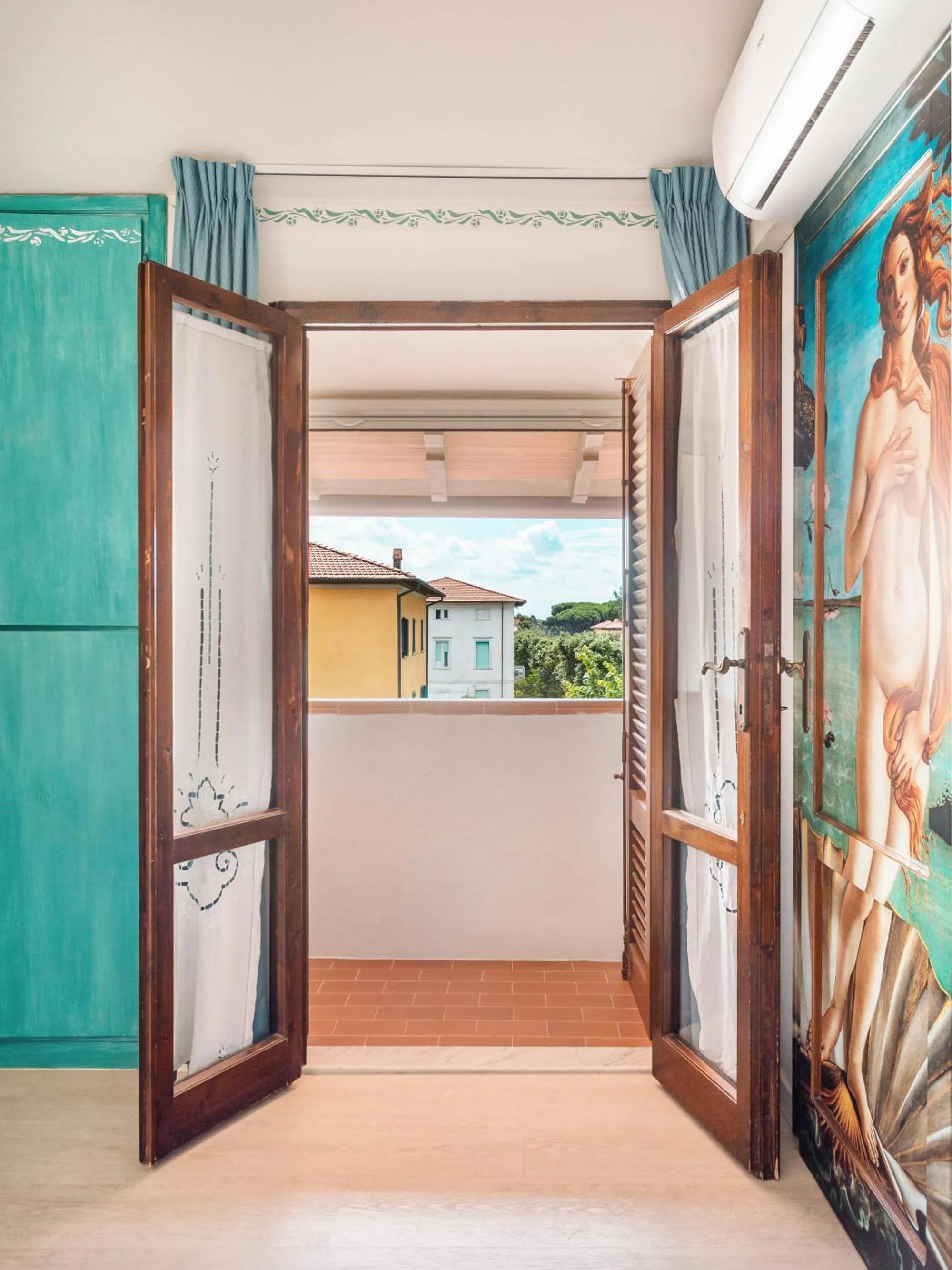 TV and multimedia in Hotel Sonia