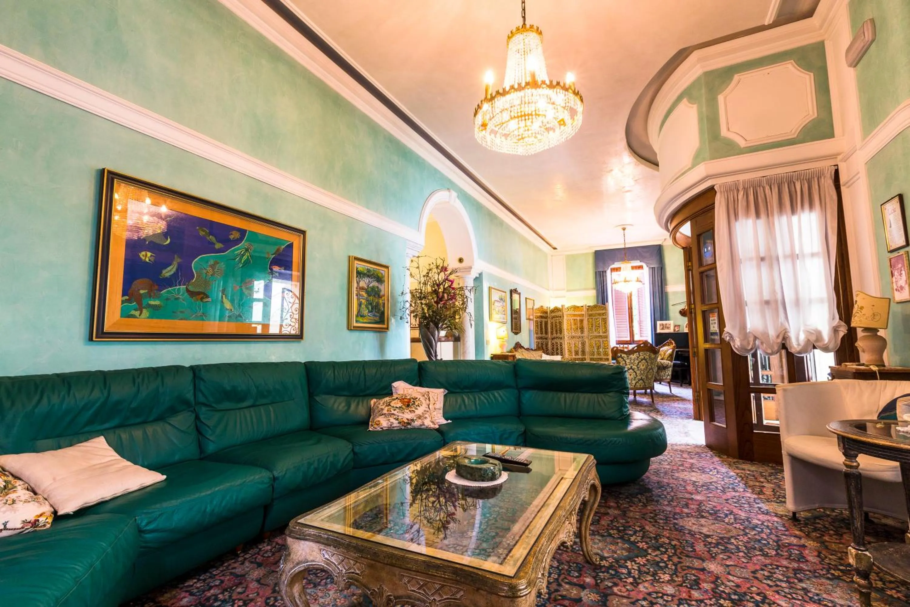 Communal lounge/ TV room in Hotel Sonia