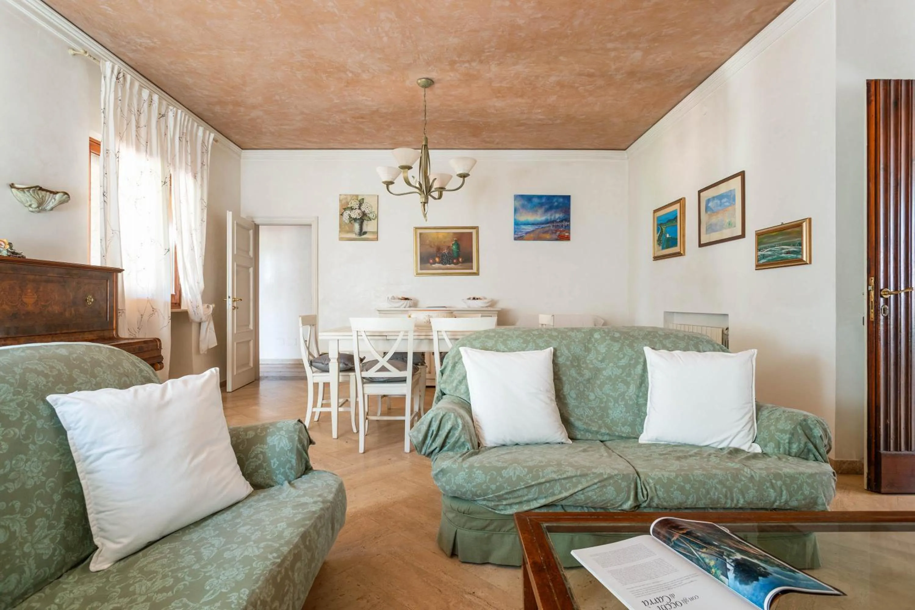 Communal lounge/ TV room in Hotel Sonia