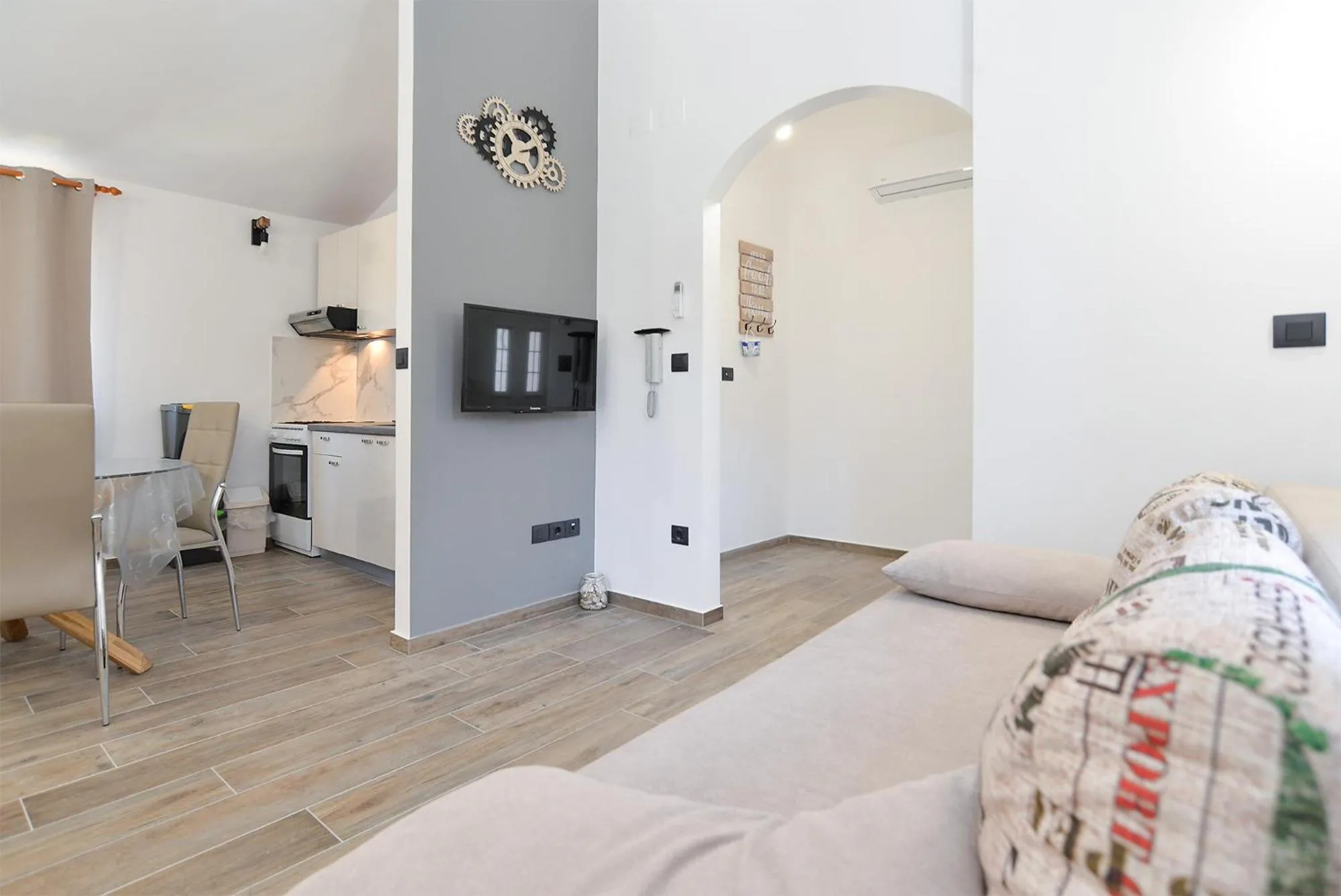 Bed in Apartments Elizabeta 1701