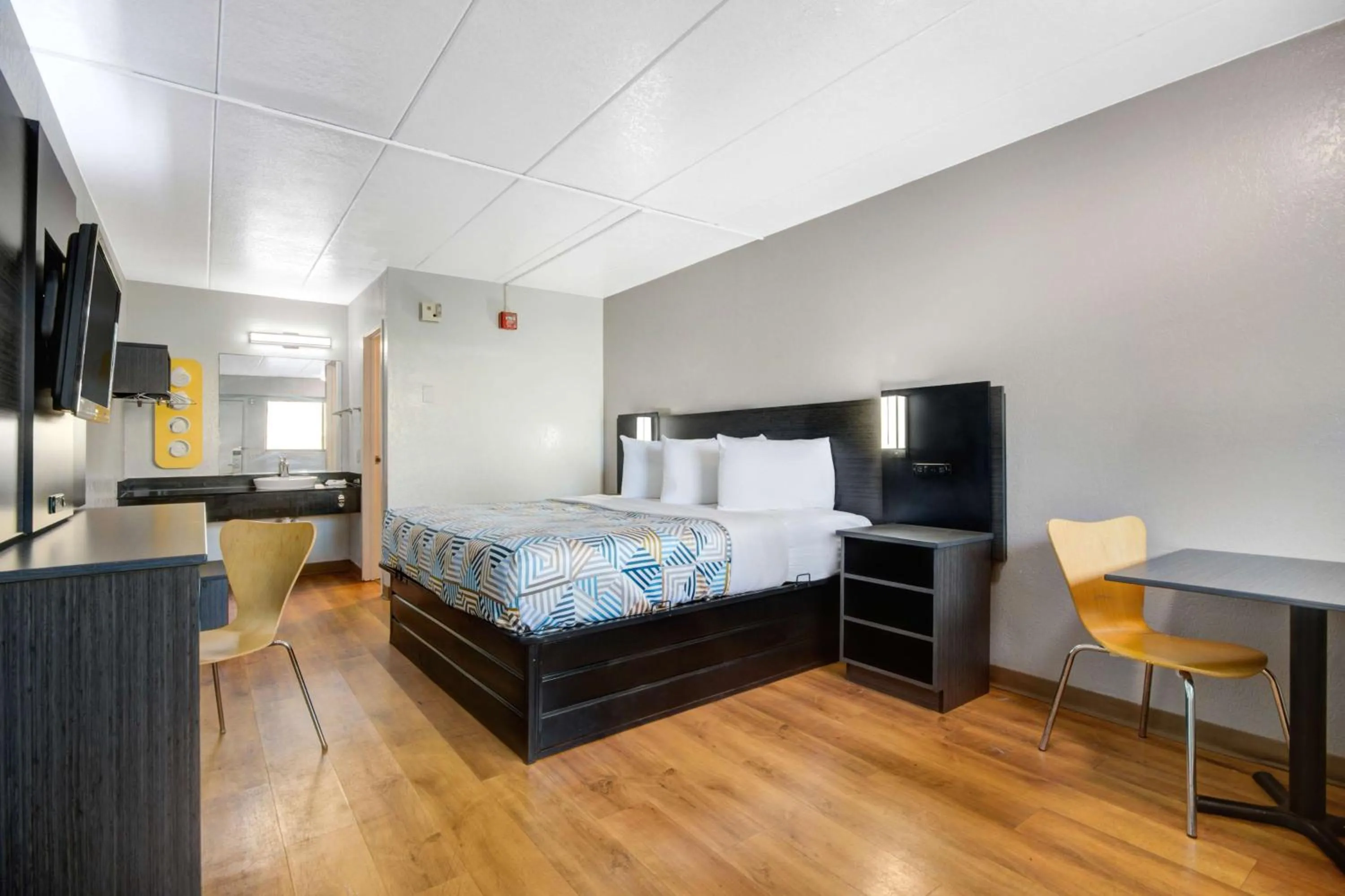 Bedroom, Bed in Motel 6-York, PA