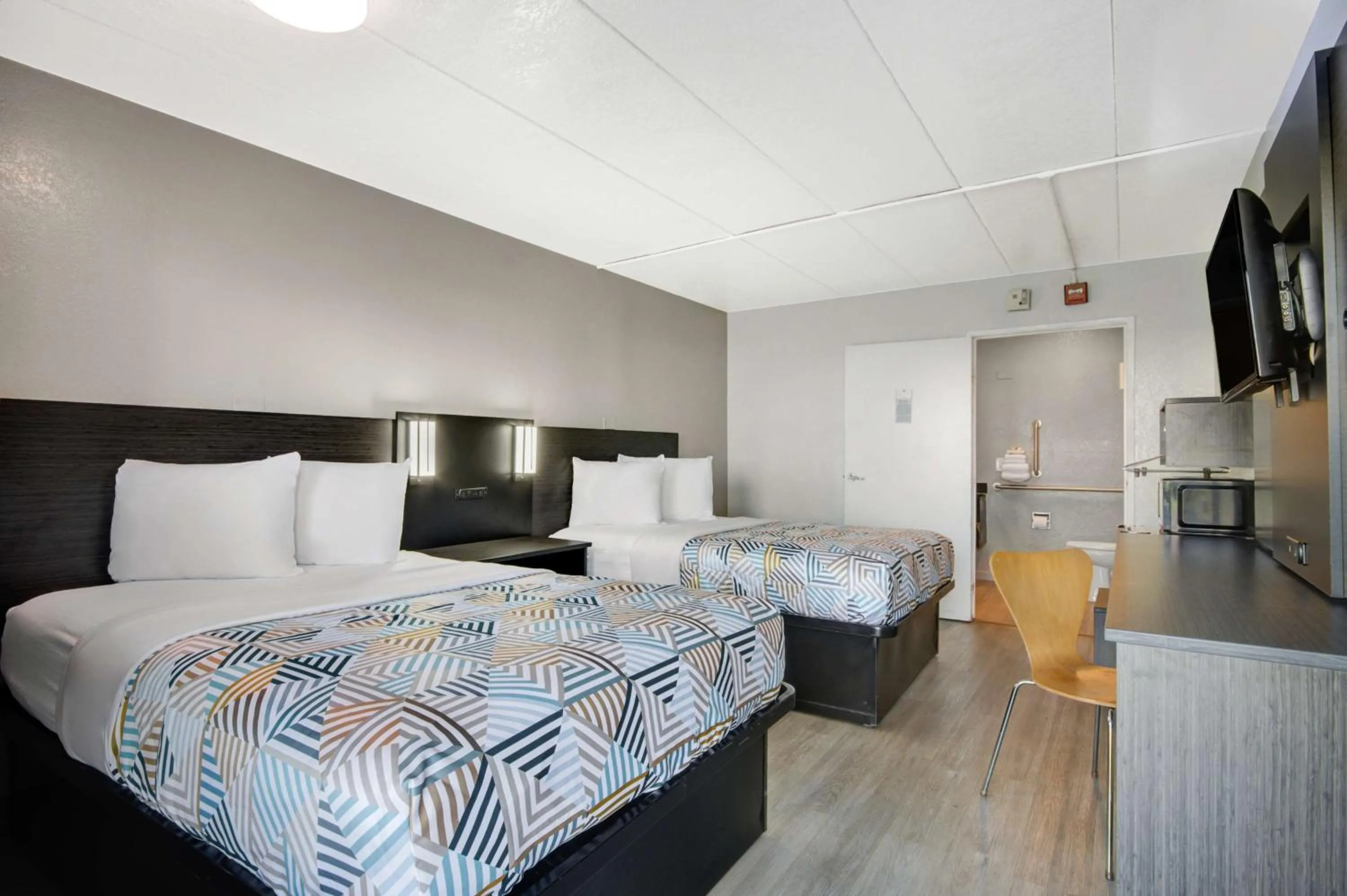 Other, Bed in Motel 6-York, PA