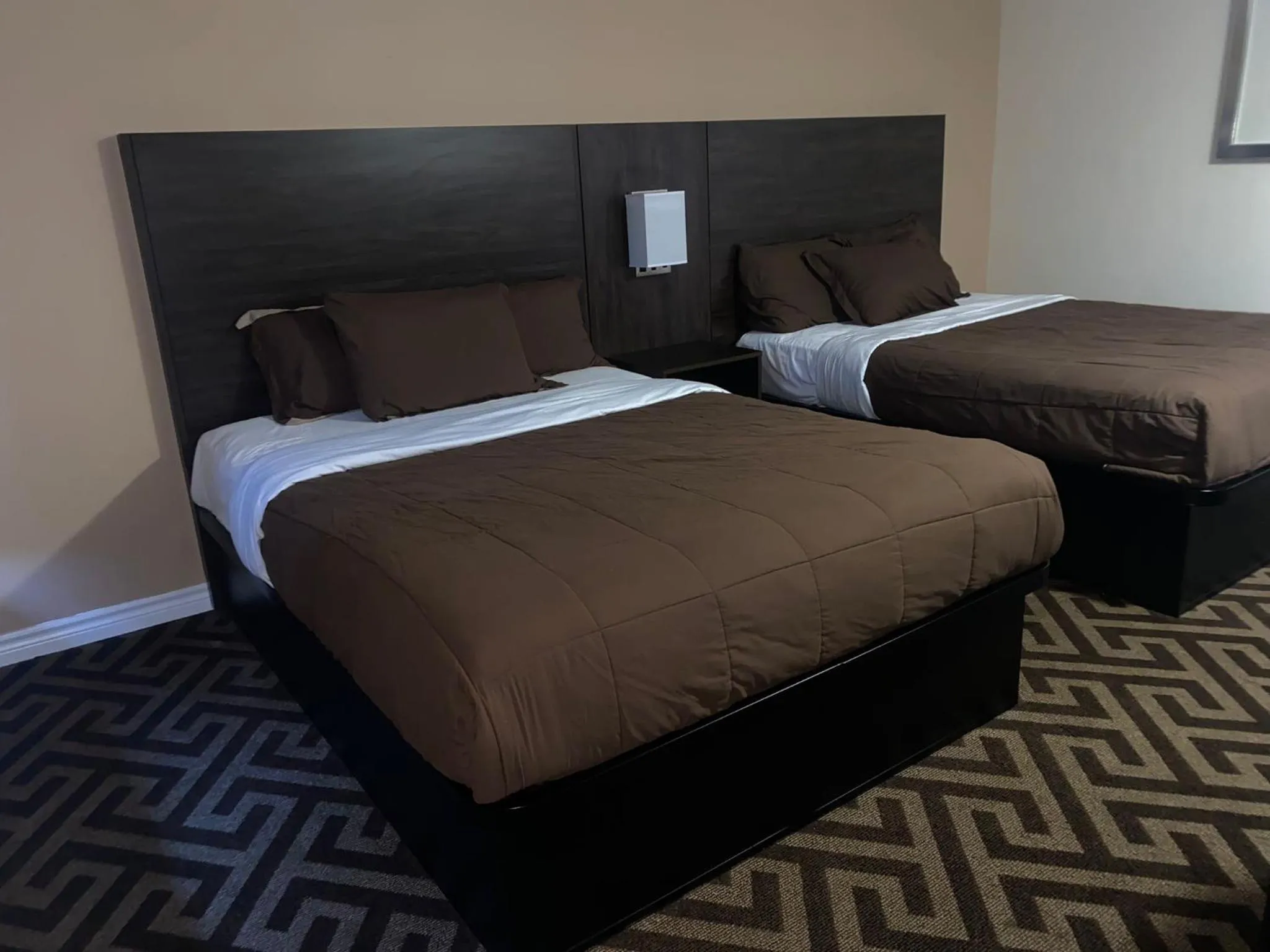 Bedroom, Bed in Falls Lodge by the Falls (Formerly Knights Inn)