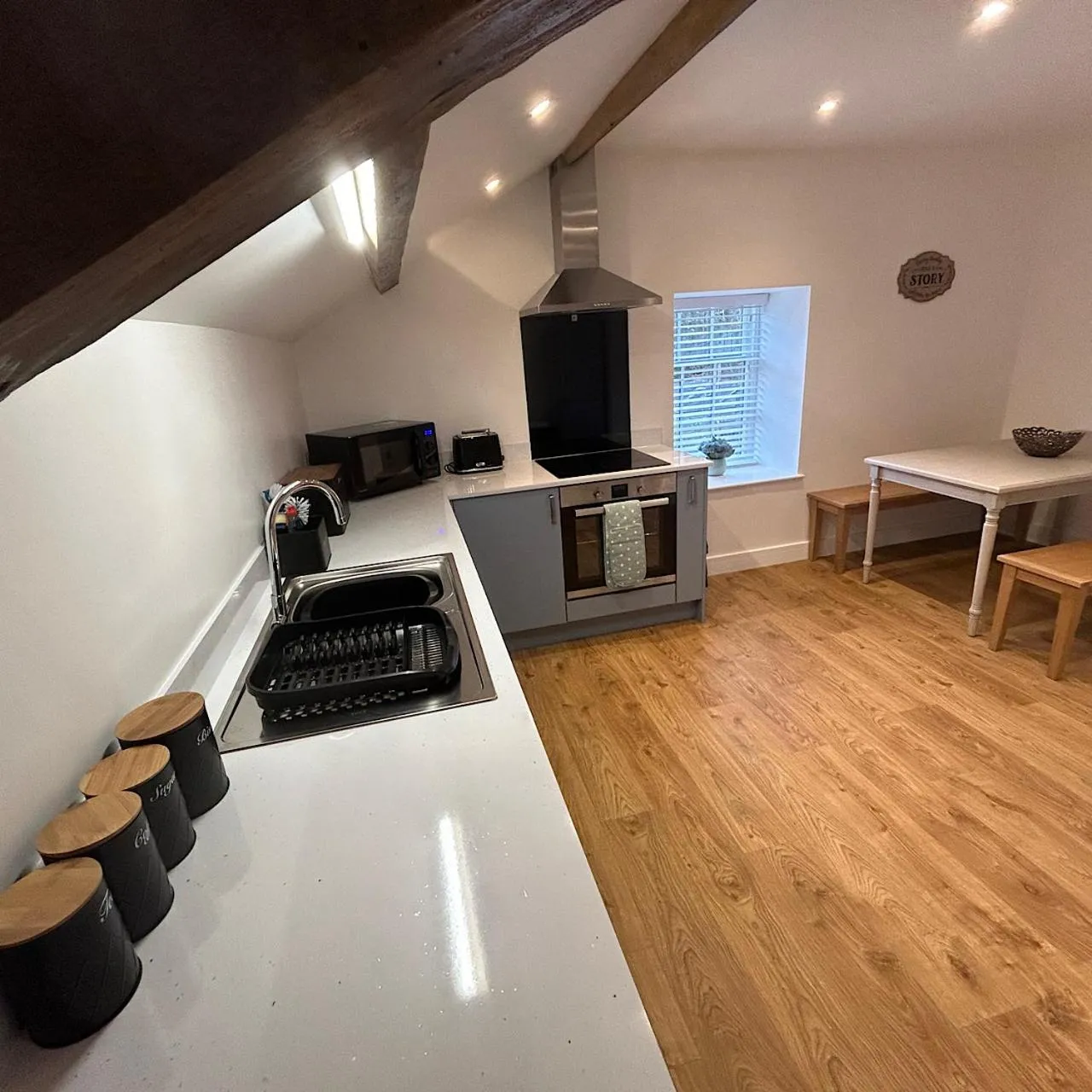 Kitchen or kitchenette in Grapes Hotel, Bar & Restaurant Snowdonia Nr Zip World