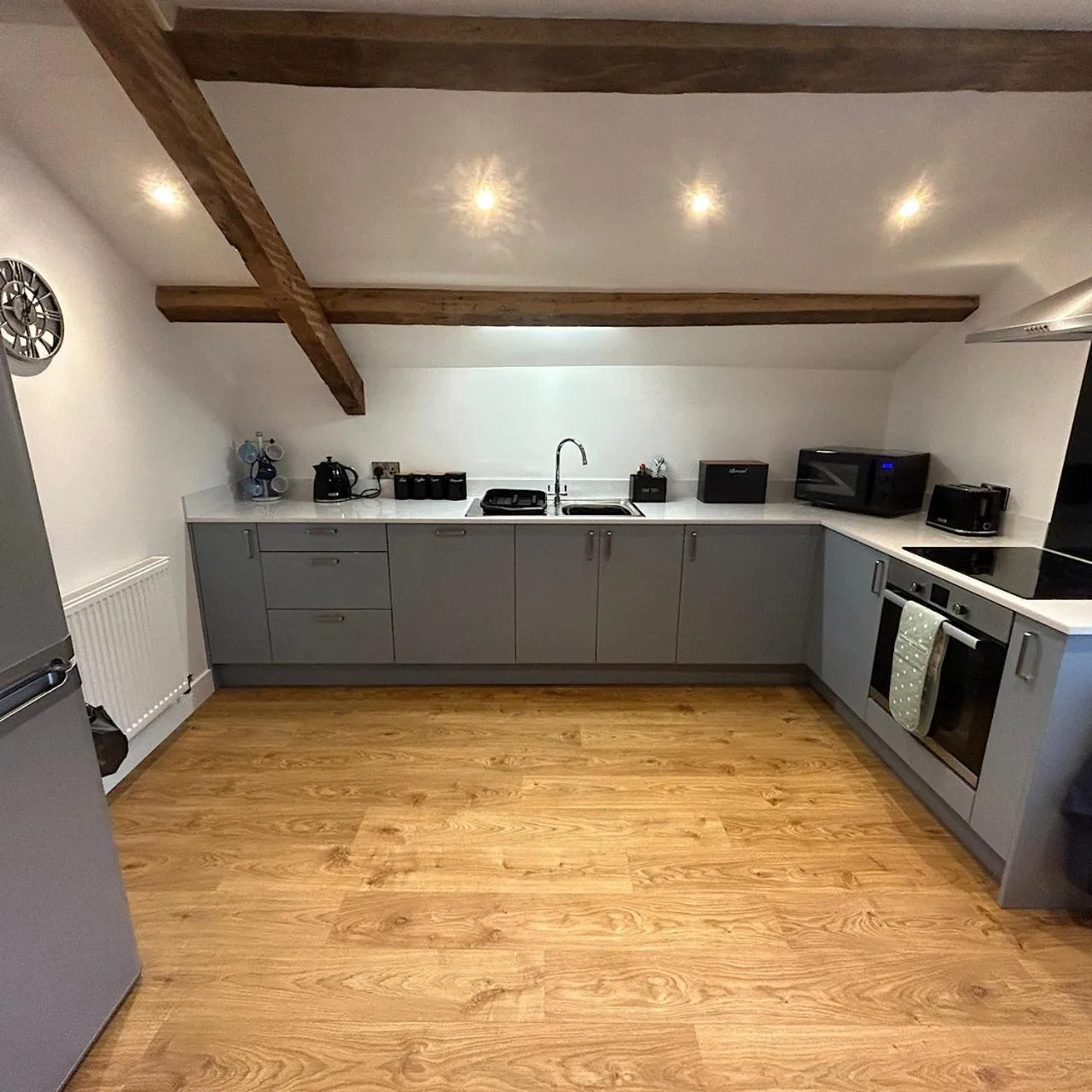 Kitchen or kitchenette in Grapes Hotel, Bar & Restaurant Snowdonia Nr Zip World