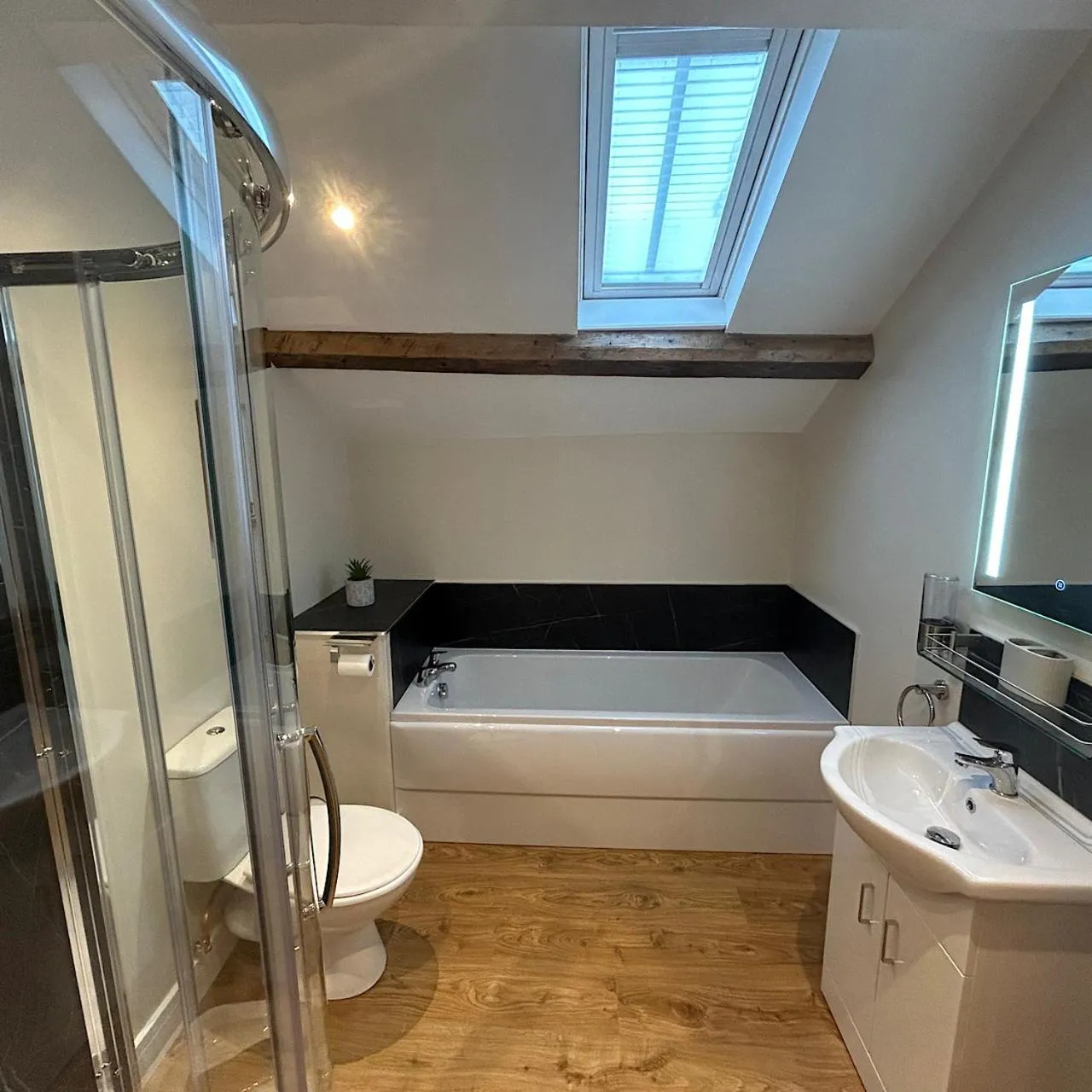 Bath in Grapes Hotel, Bar & Restaurant Snowdonia Nr Zip World