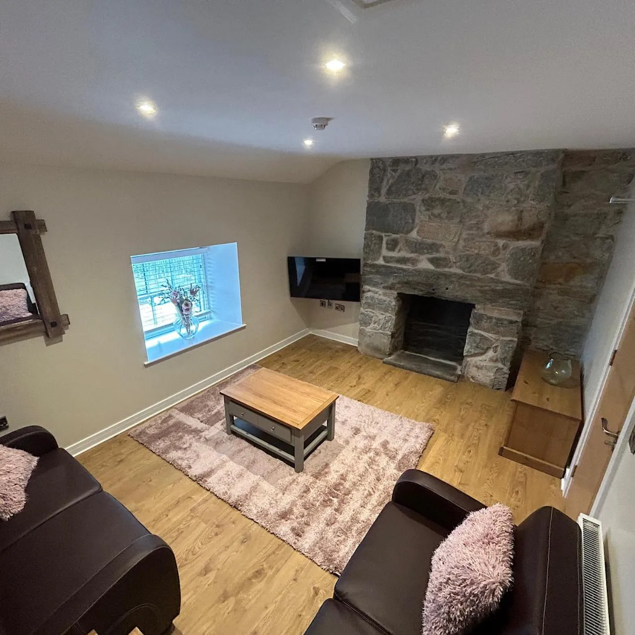 TV and multimedia in Grapes Hotel, Bar & Restaurant Snowdonia Nr Zip World