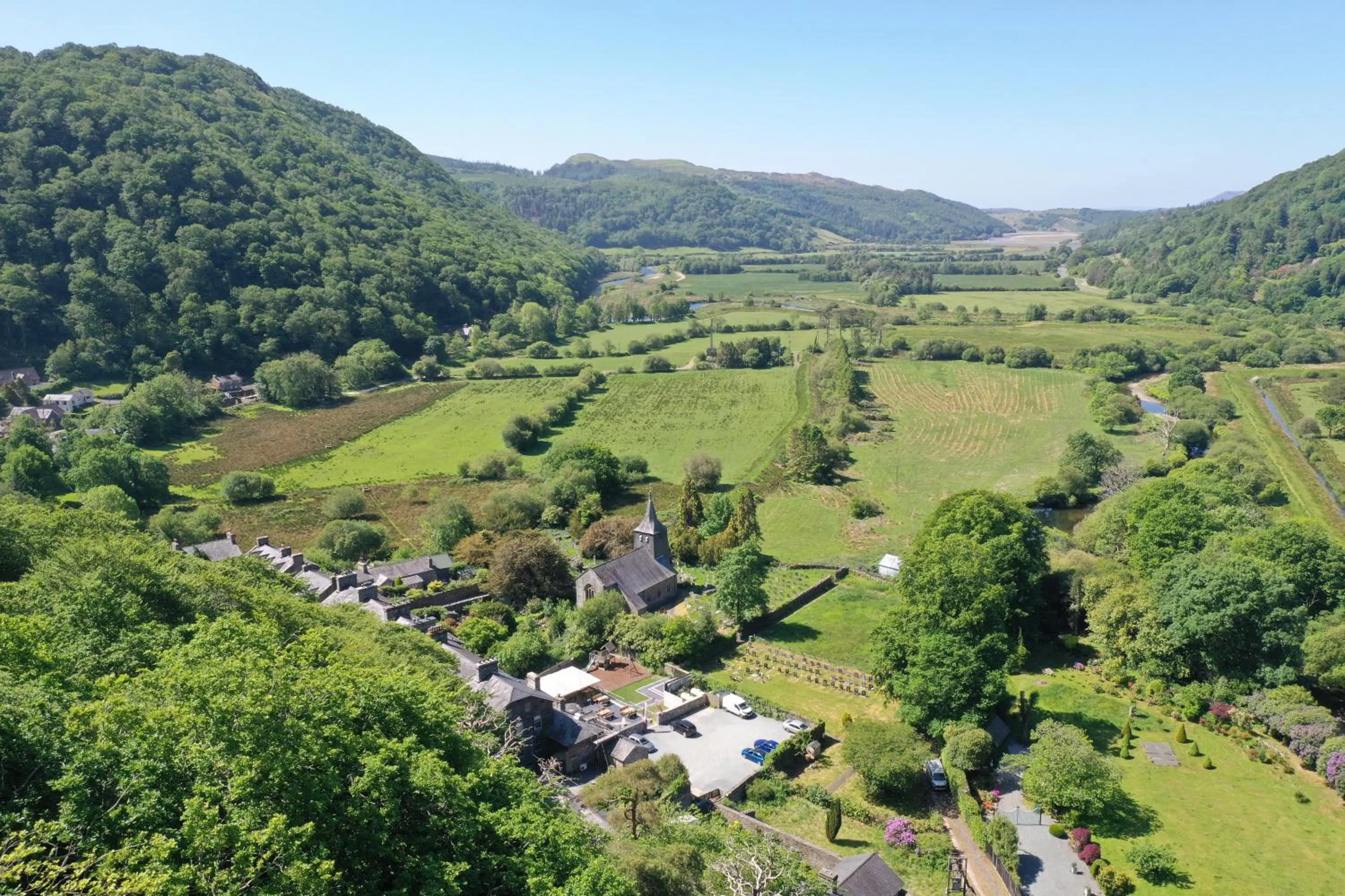 Grapes Hotel, Bar & Restaurant Snowdonia Nr Zip World