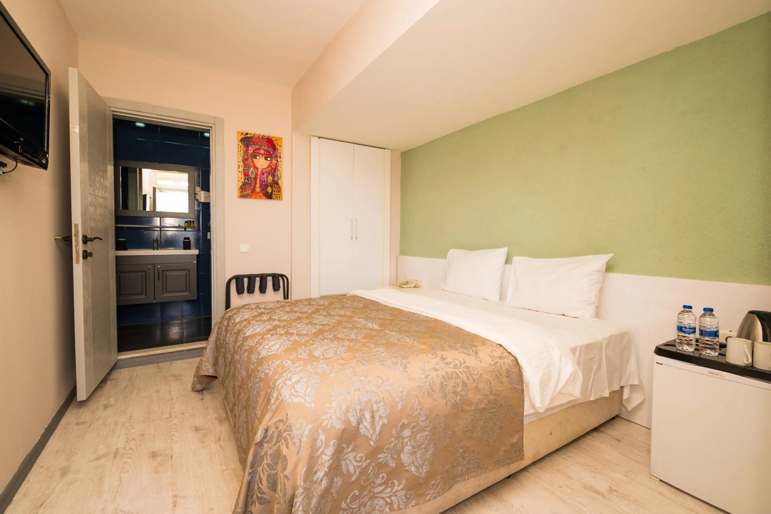 Photo of the whole room in 7 Art Feslegen Hotel By Egeos