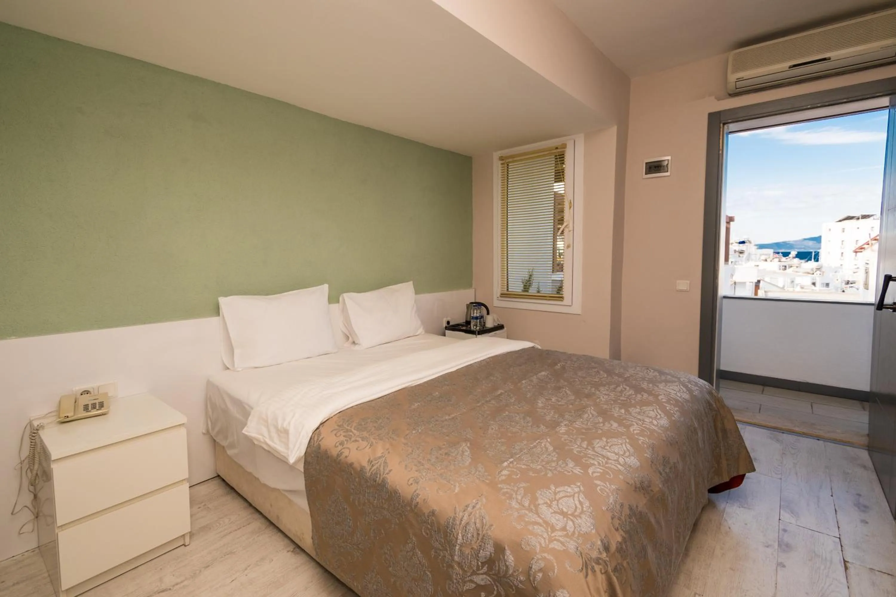 Massage in 7 Art Feslegen Hotel By Egeos