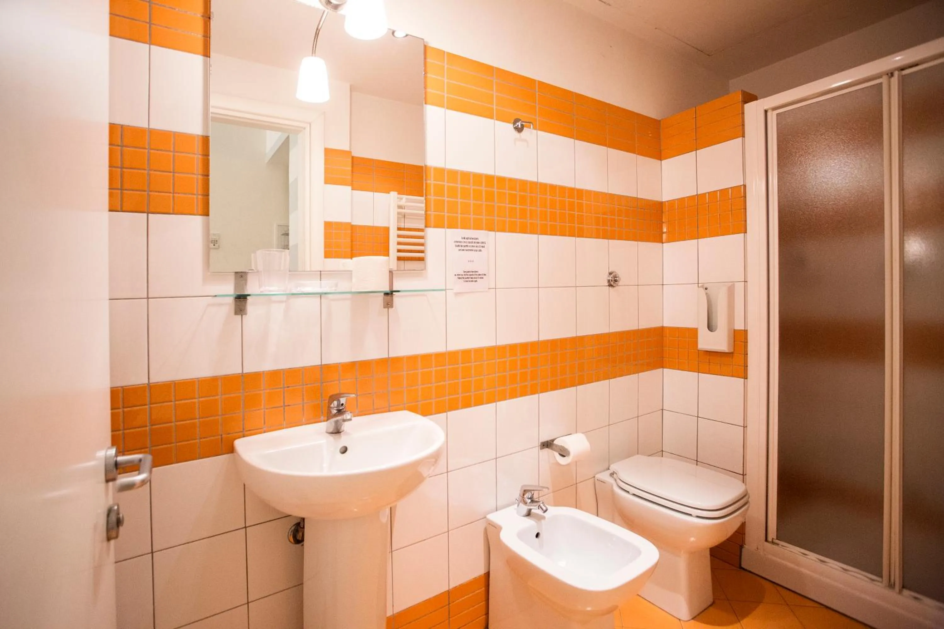 Bathroom in Hotel Bencidormi