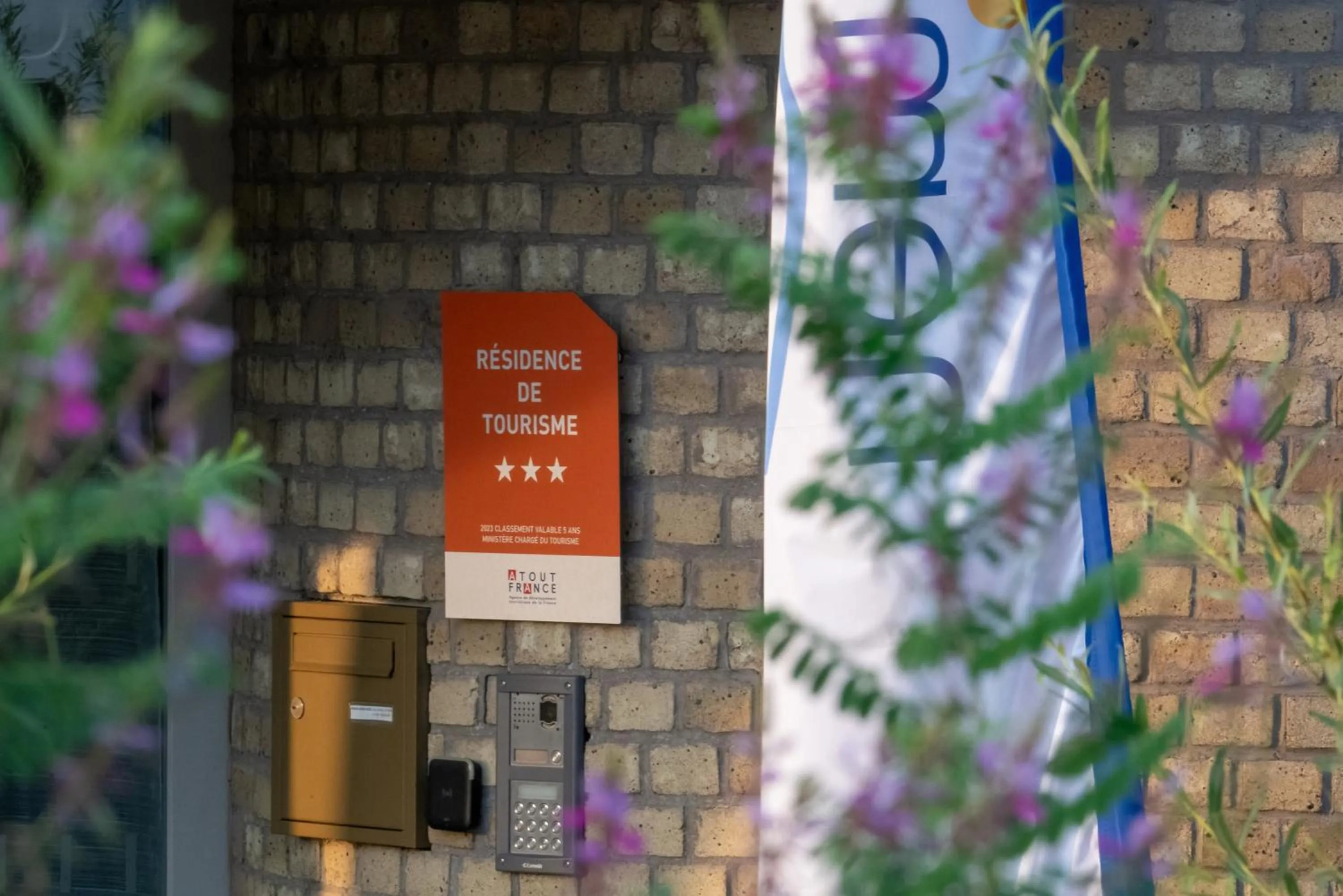 Facade/entrance in Nemea Appart Hotel Elypseo Strasbourg Port