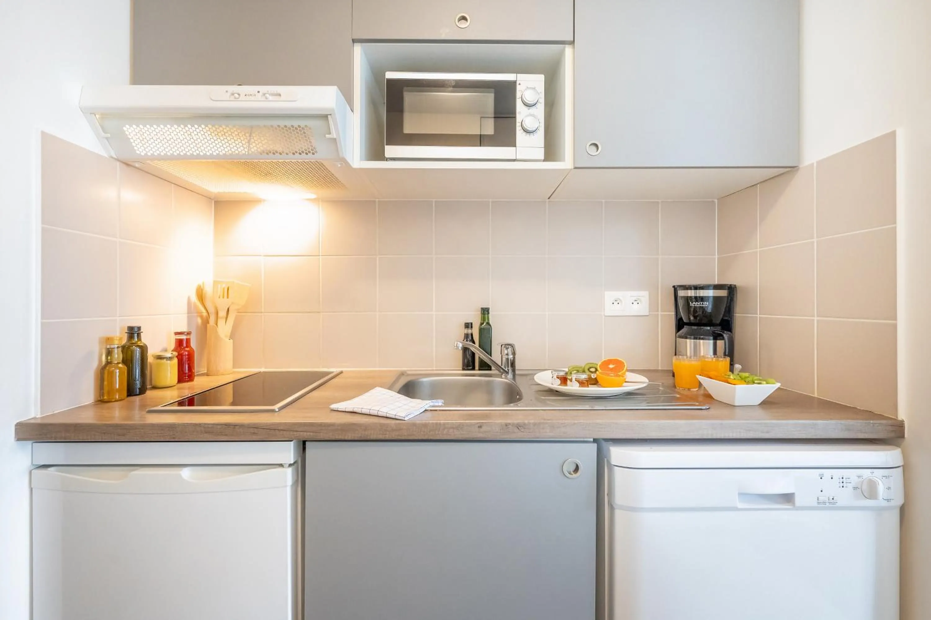 kitchen in Nemea Appart Hotel Elypseo Strasbourg Port