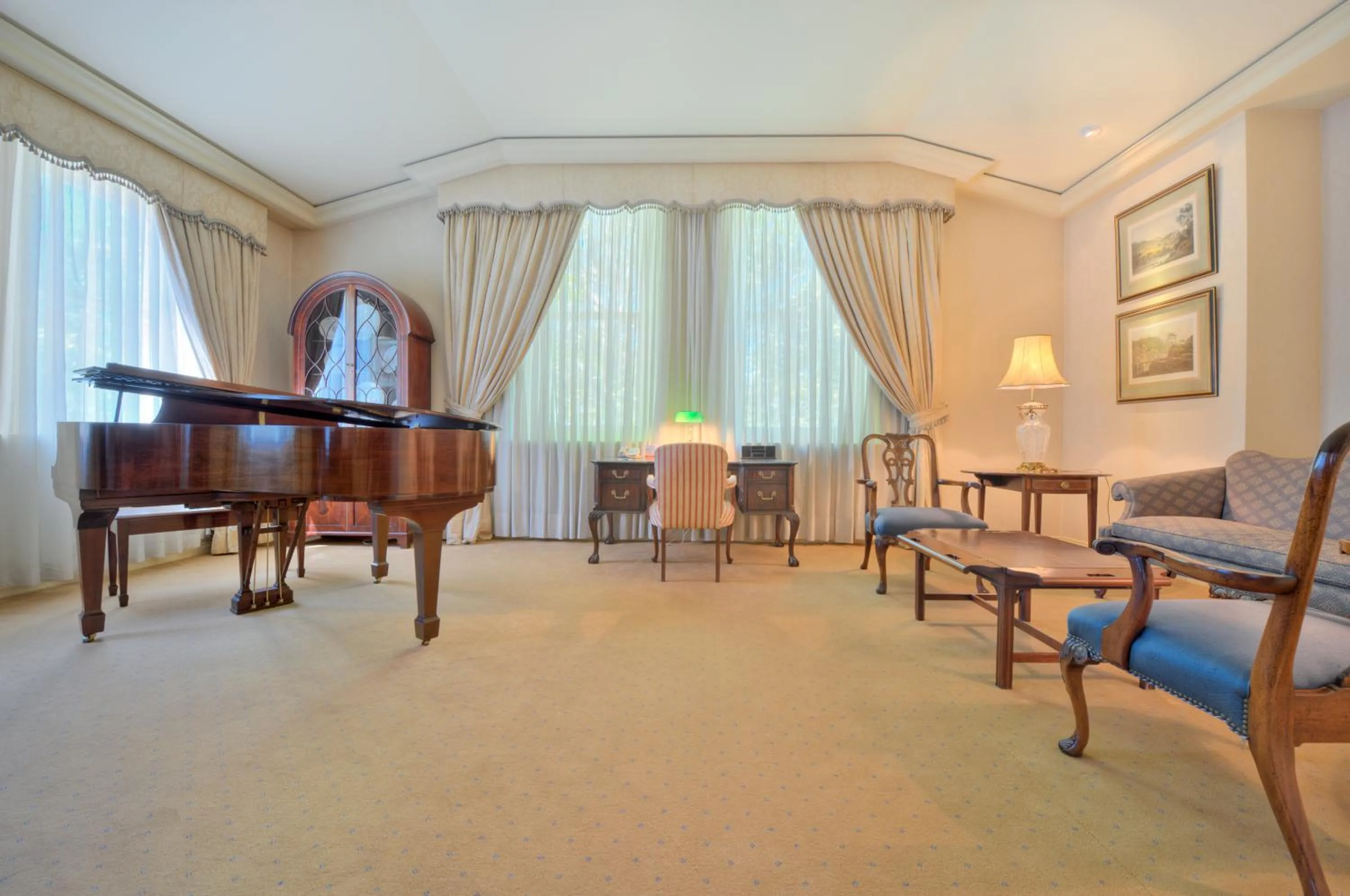 Living room in Sir Stamford Circular Quay