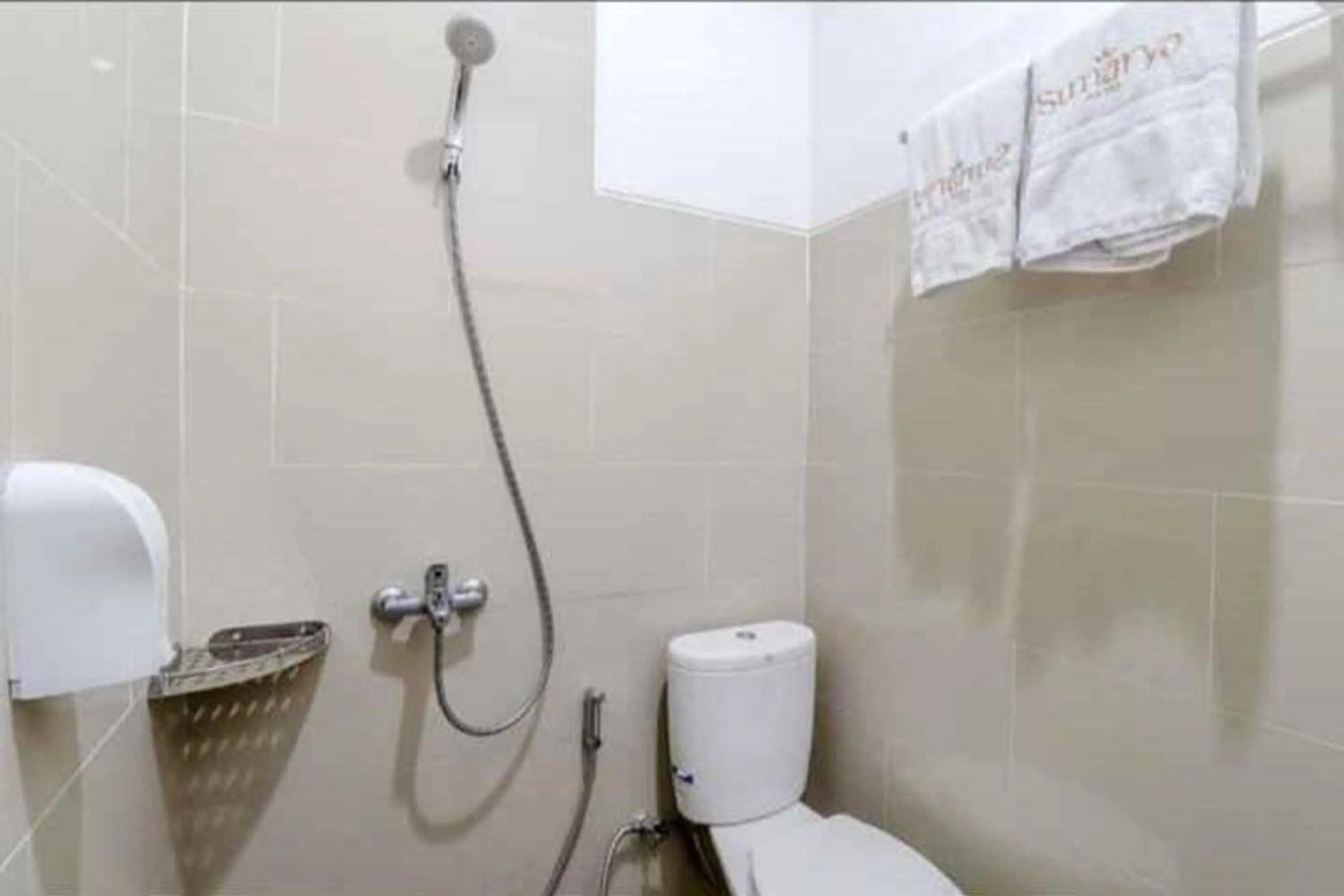 Bathroom in Hotel Sumaryo