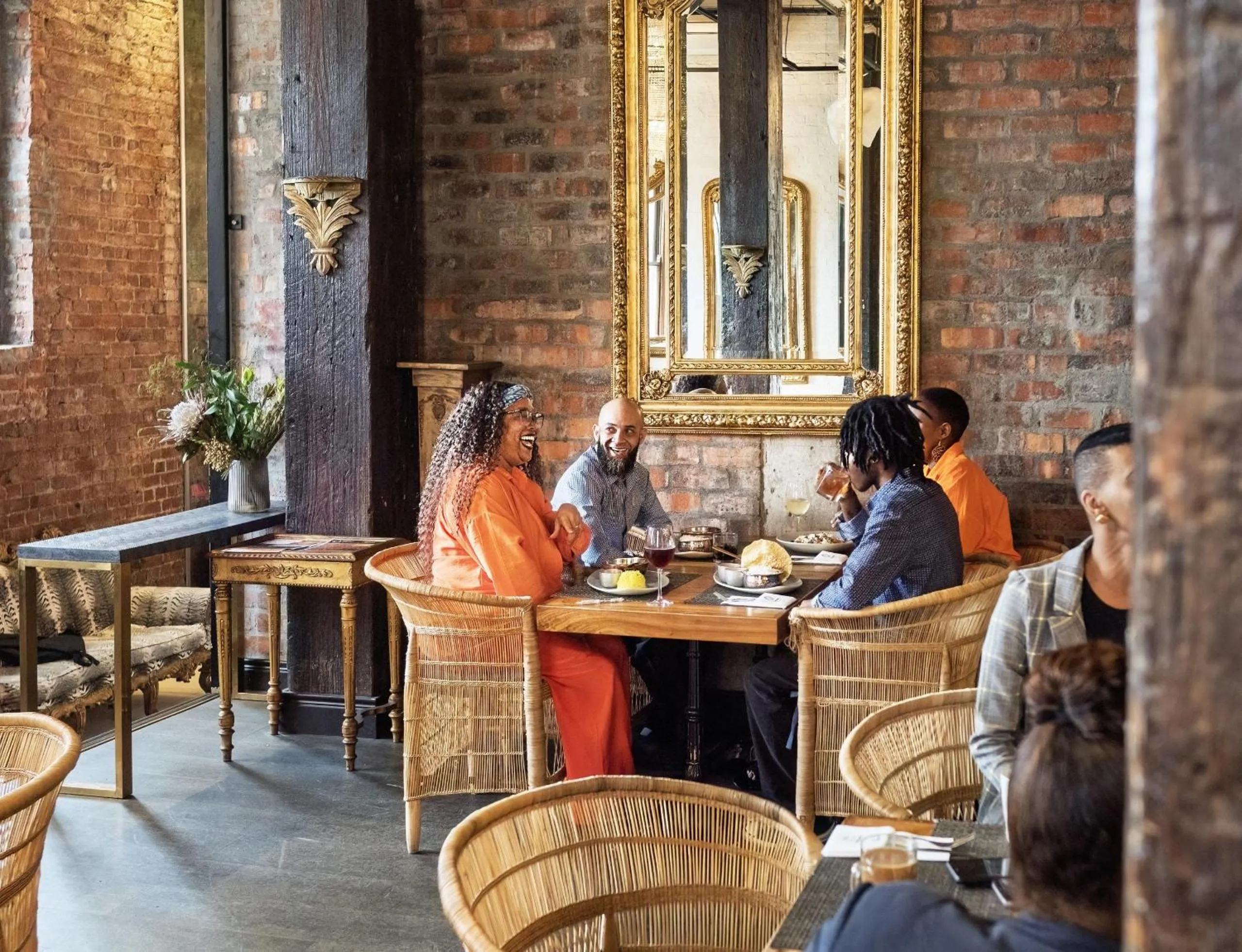 Restaurant/places to eat in ONOMO Hotel Waterfront