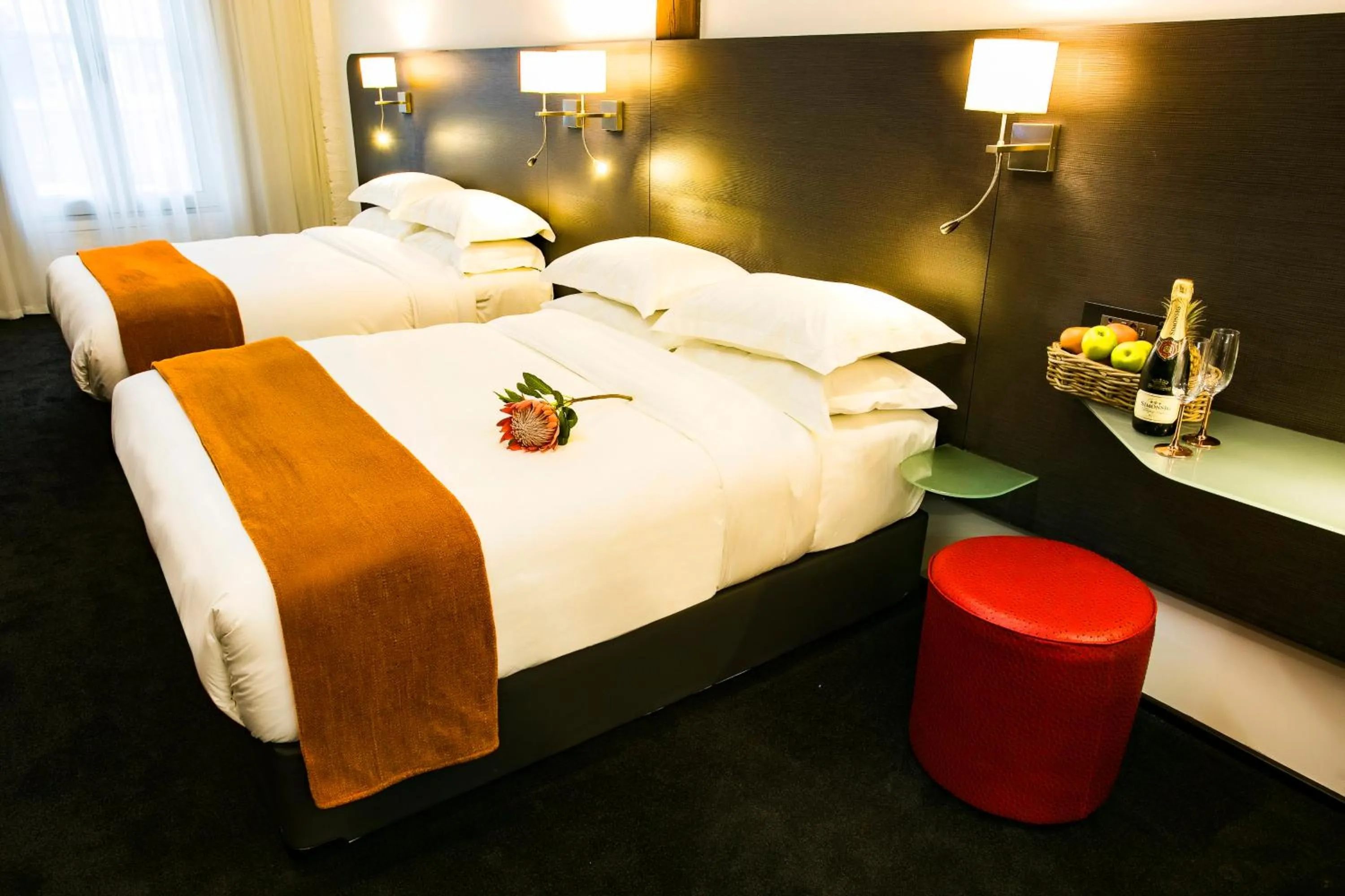 Photo of the whole room, Bed in ONOMO Hotel Waterfront