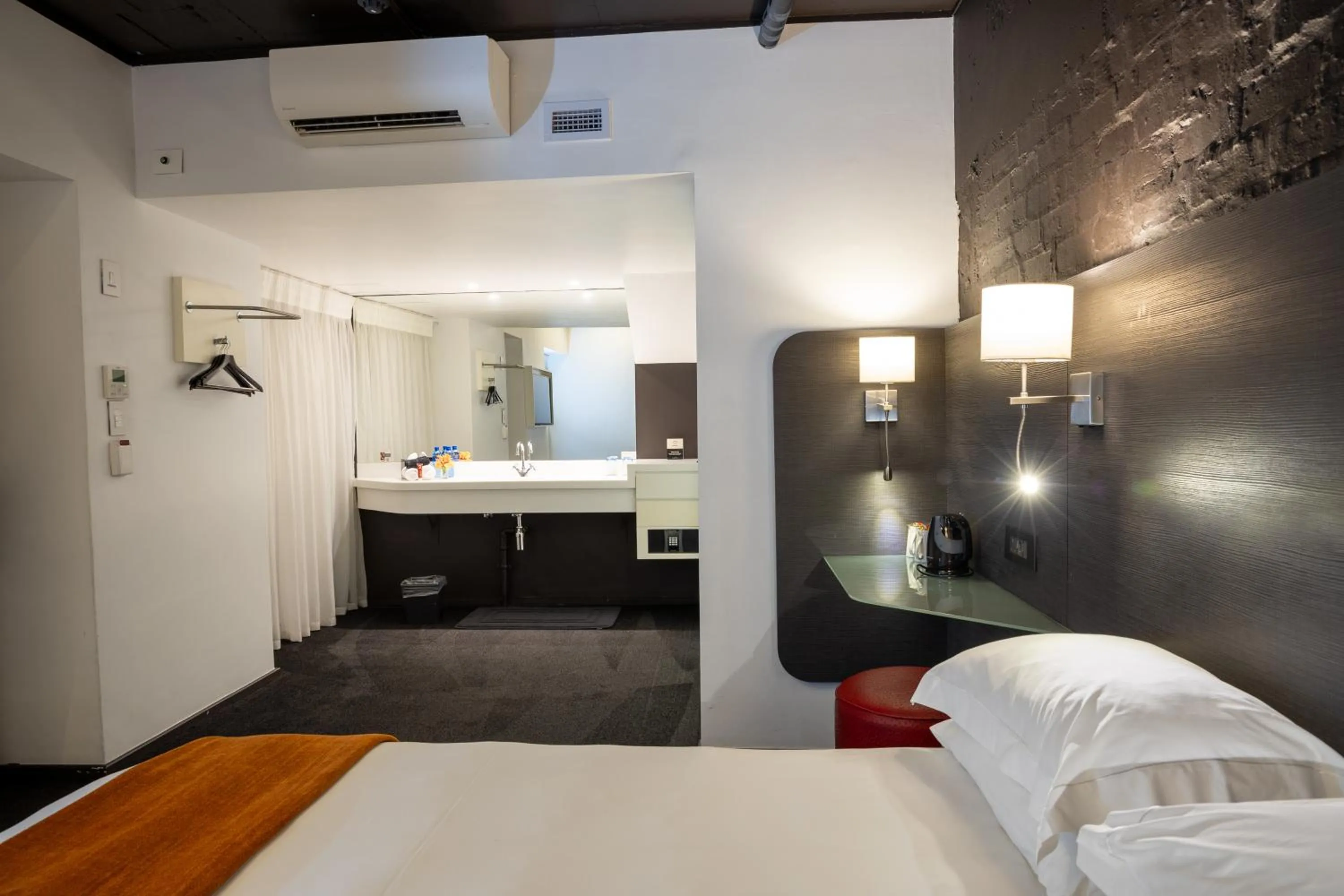 Bed in ONOMO Hotel Waterfront