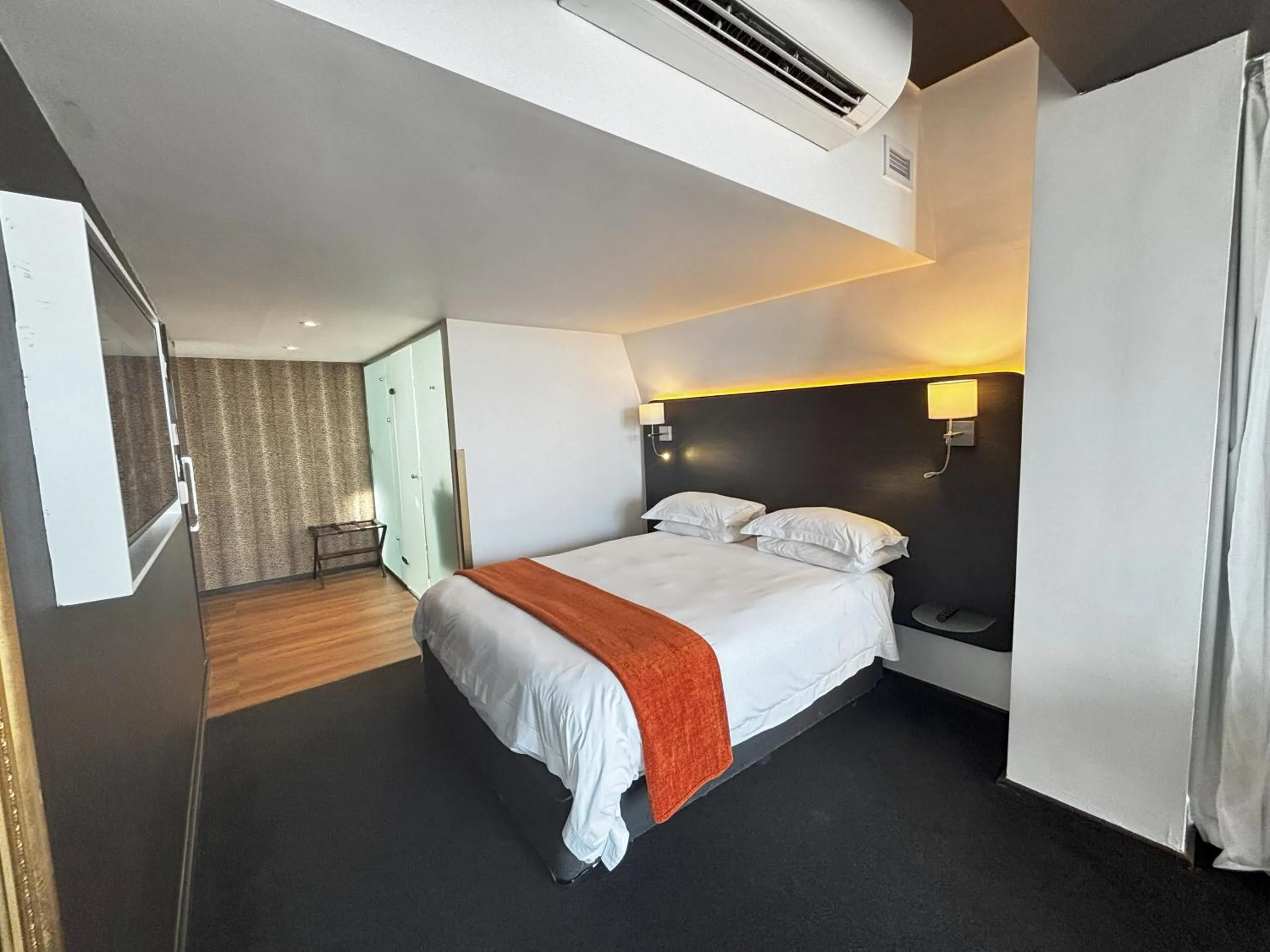 Bed in ONOMO Hotel Waterfront