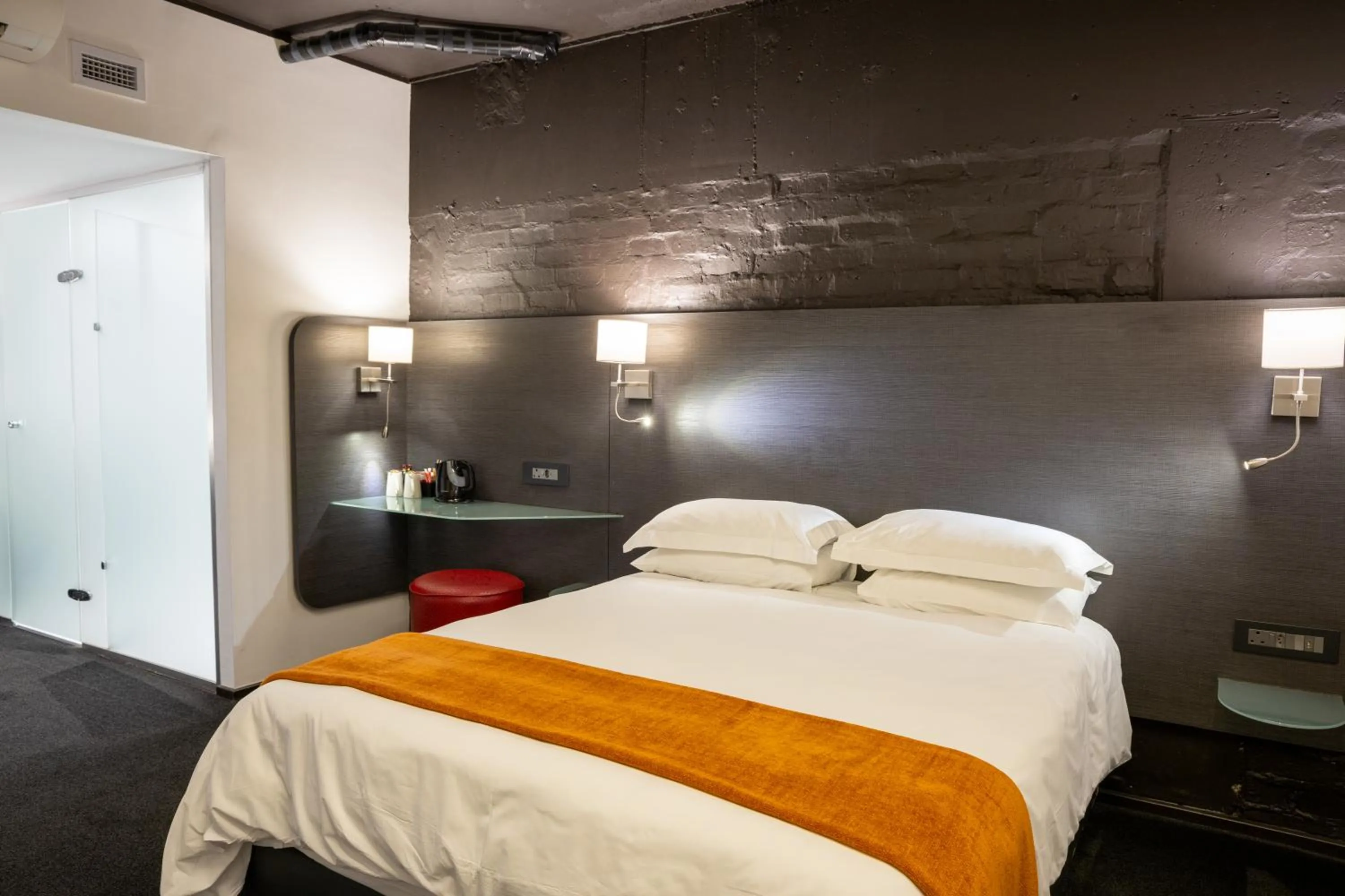 Bed in ONOMO Hotel Waterfront