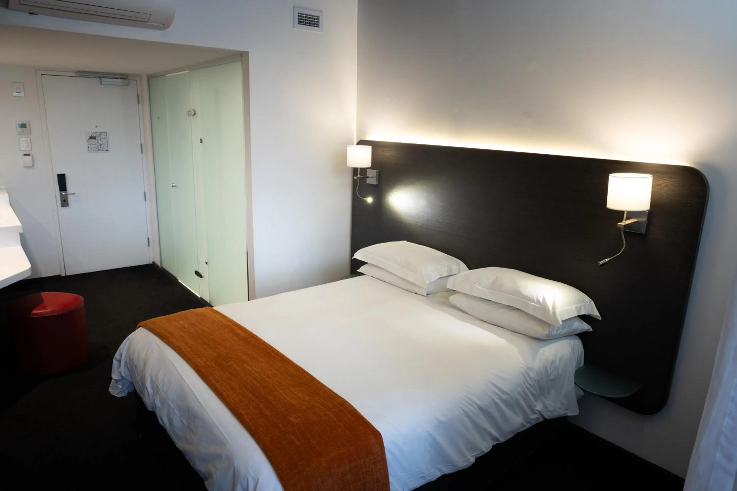 Bed in ONOMO Hotel Waterfront