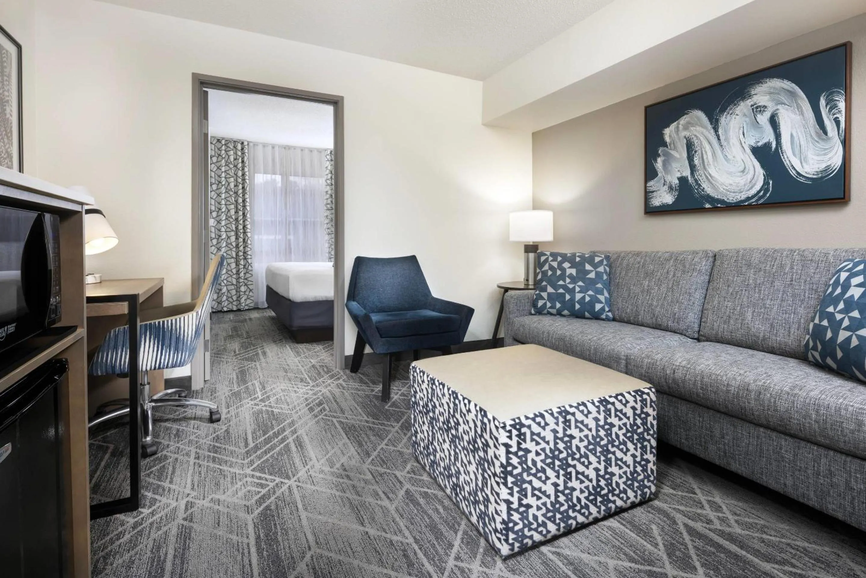 Bedroom in Country Inn & Suites by Radisson Asheville Downtown Tunnel Road