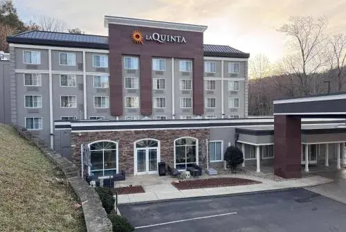 La Quinta Inn & Suites by Wyndham Asheville Downtown La Quinta Inn & Suites by Wyndham Asheville Downtown
