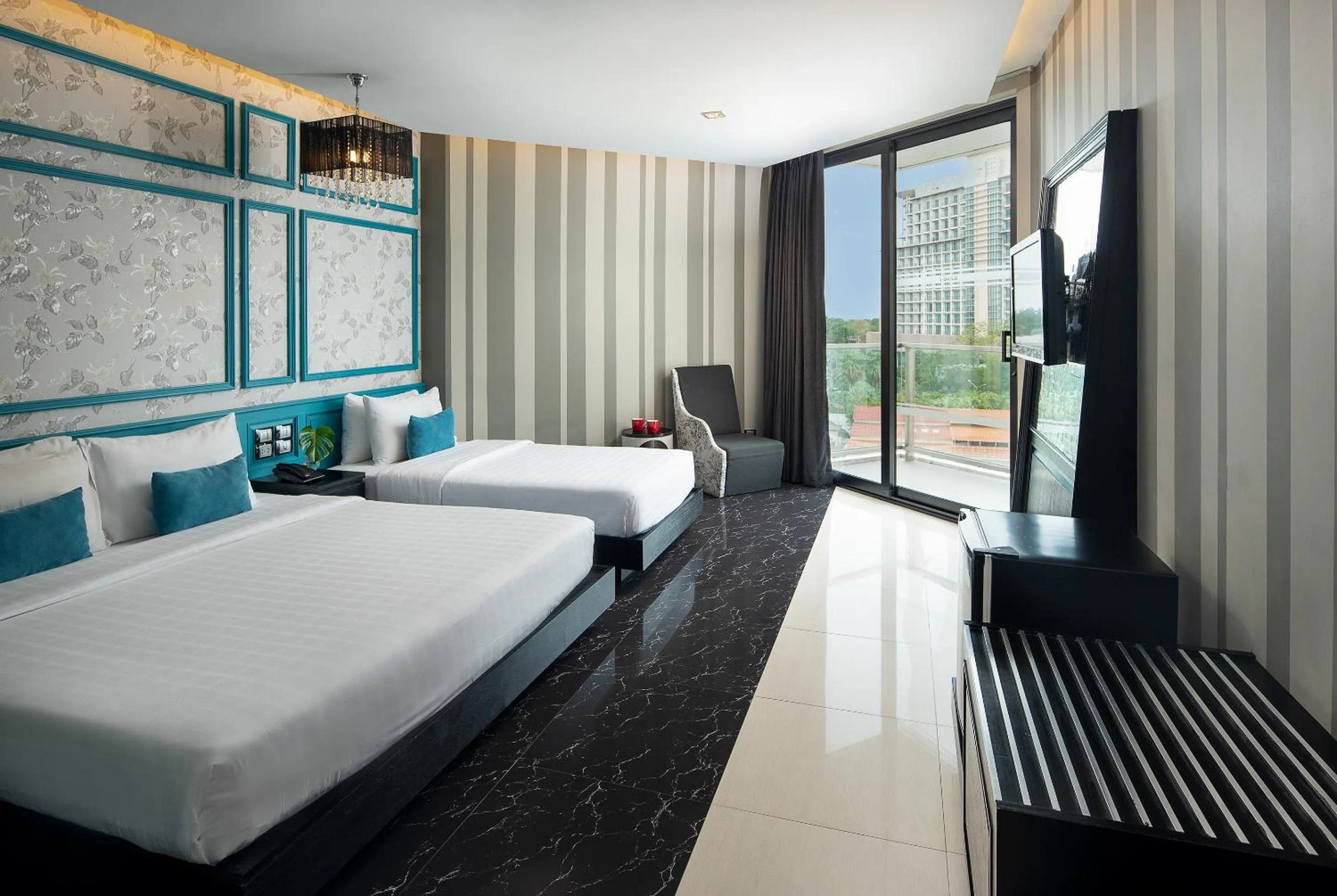 Photo of the whole room, Bed in TSix5 Quarter