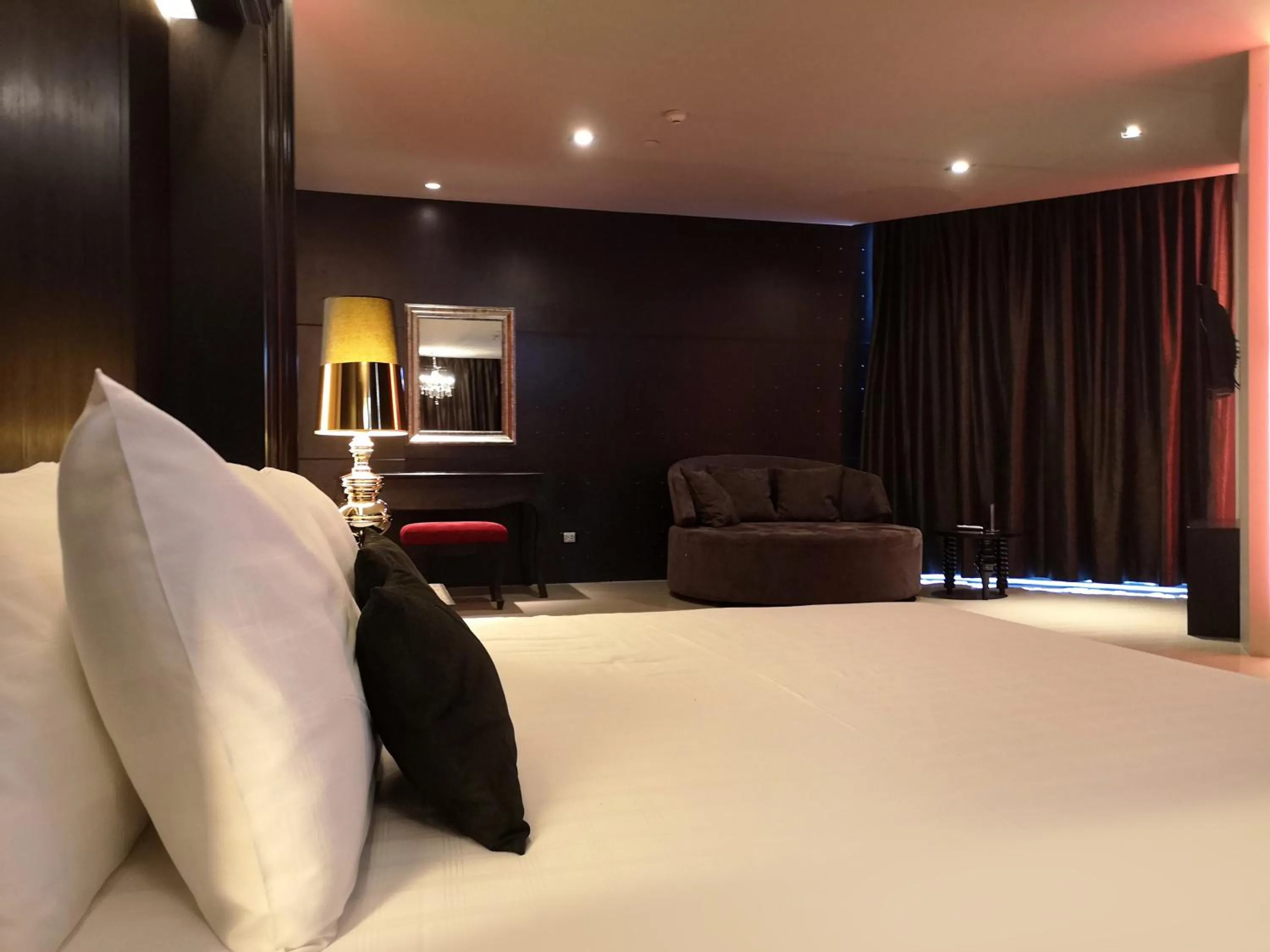 Bedroom, Bed in TSix5 Quarter