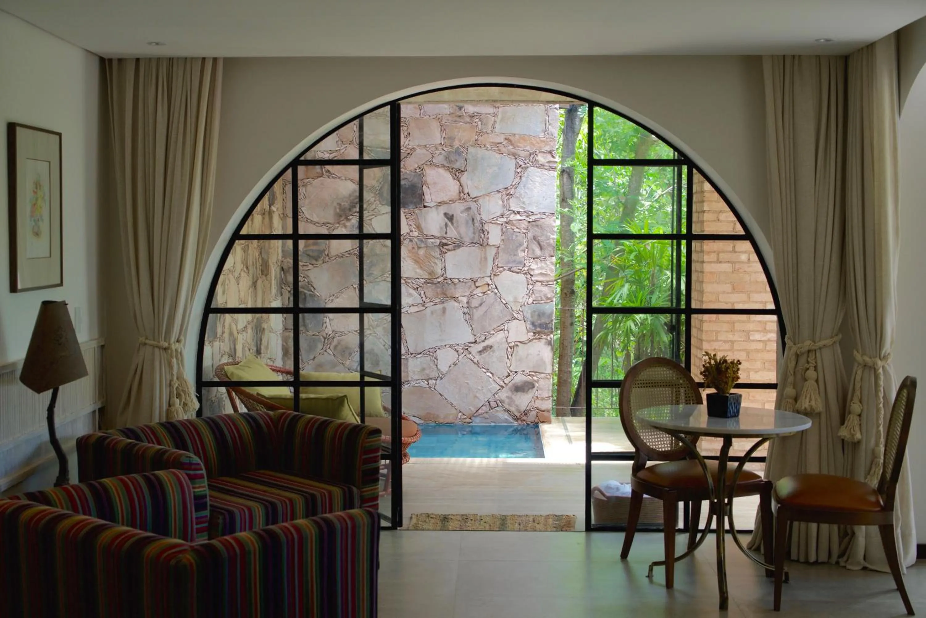 Swimming pool in Hotel Canto das Águas - Roteiro de Charme