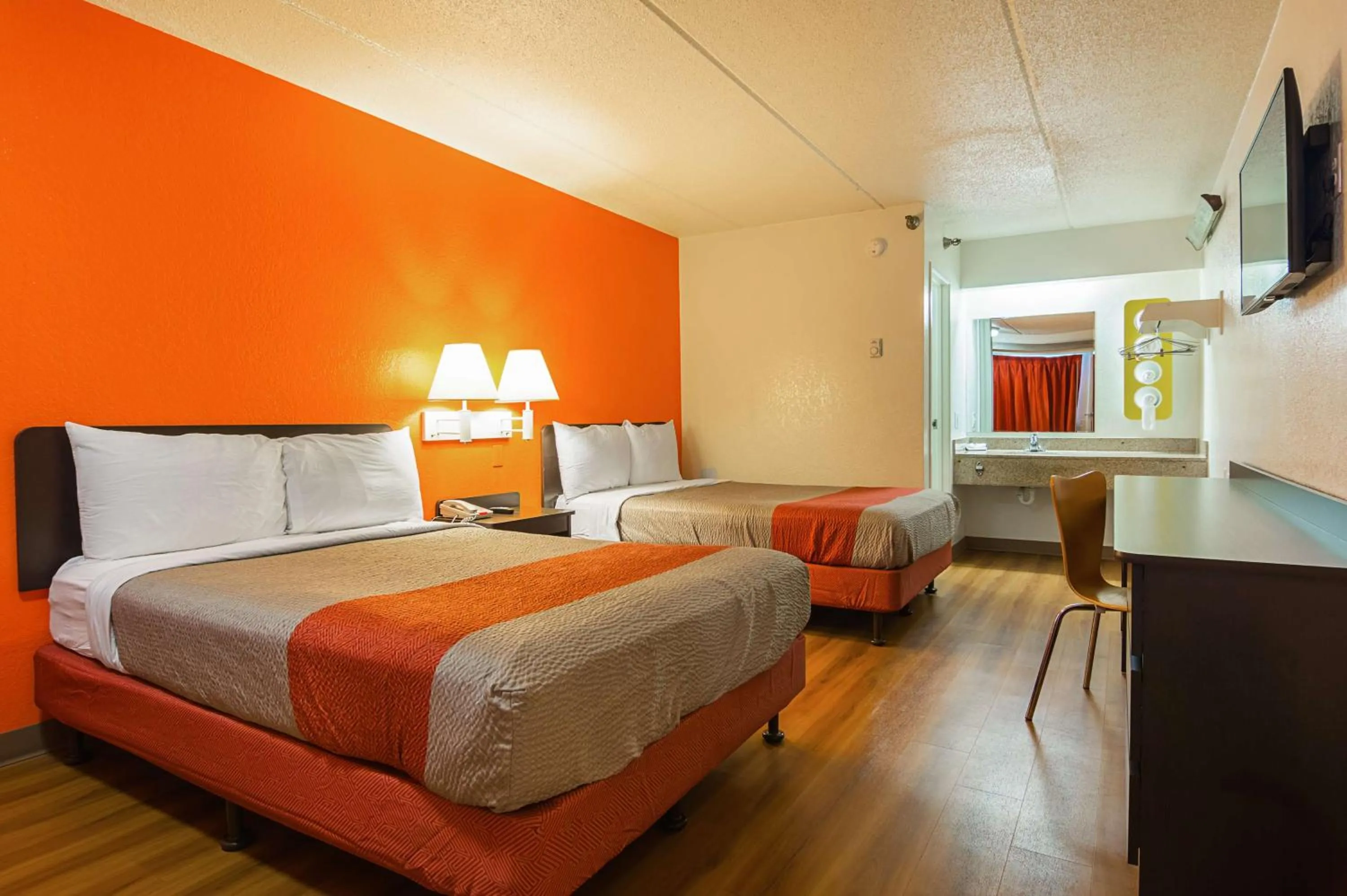 TV and multimedia, Bed in Motel 6-Tucker, GA - Atlanta Northeast