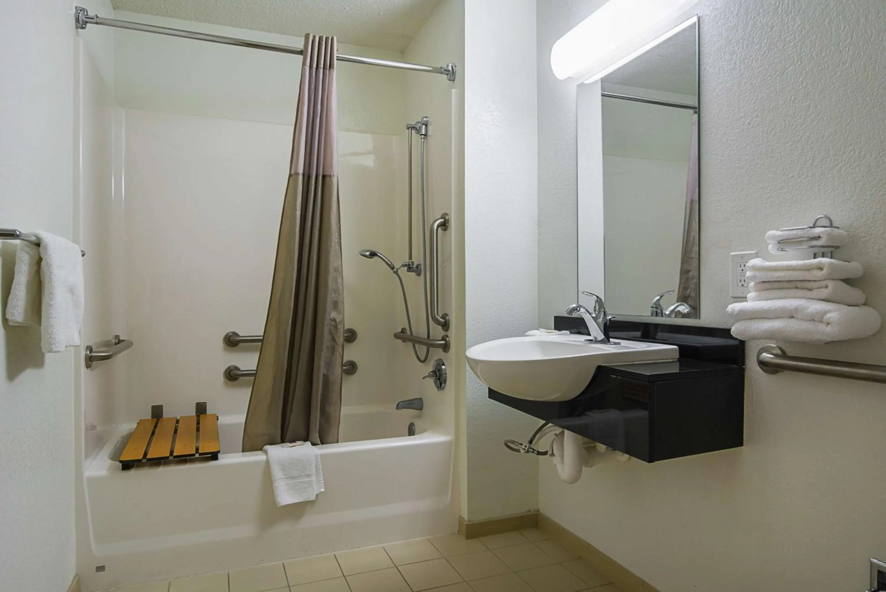 Shower in Motel 6-Tucker, GA - Atlanta Northeast