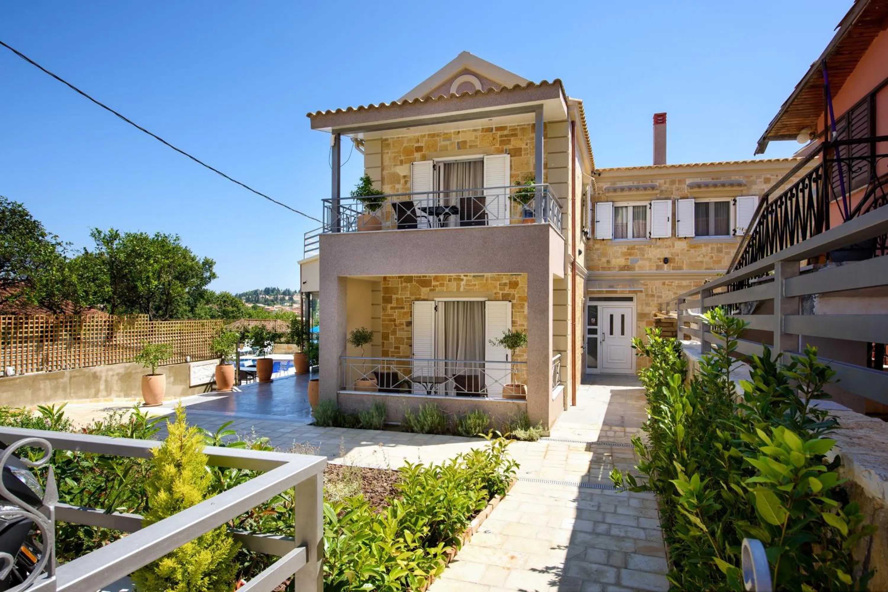 Property building in Angelo Del'Arte Estate