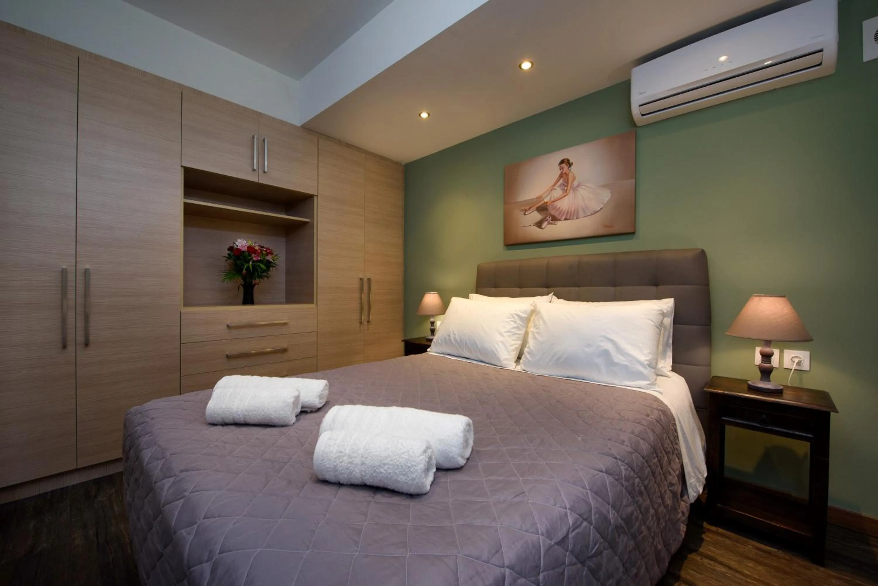 Photo of the whole room, Bed in Angelo Del'Arte Estate