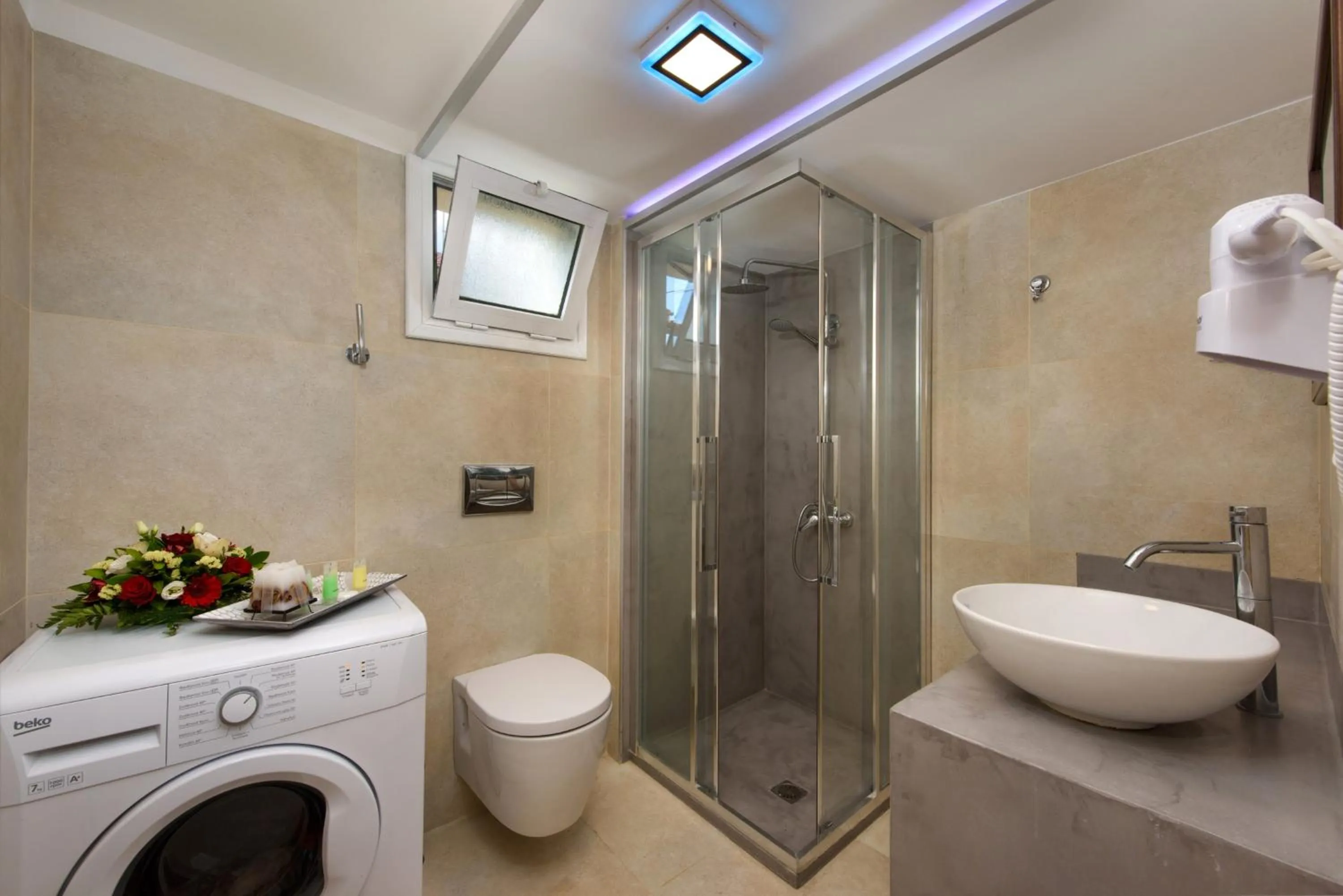 Shower in Angelo Del'Arte Estate