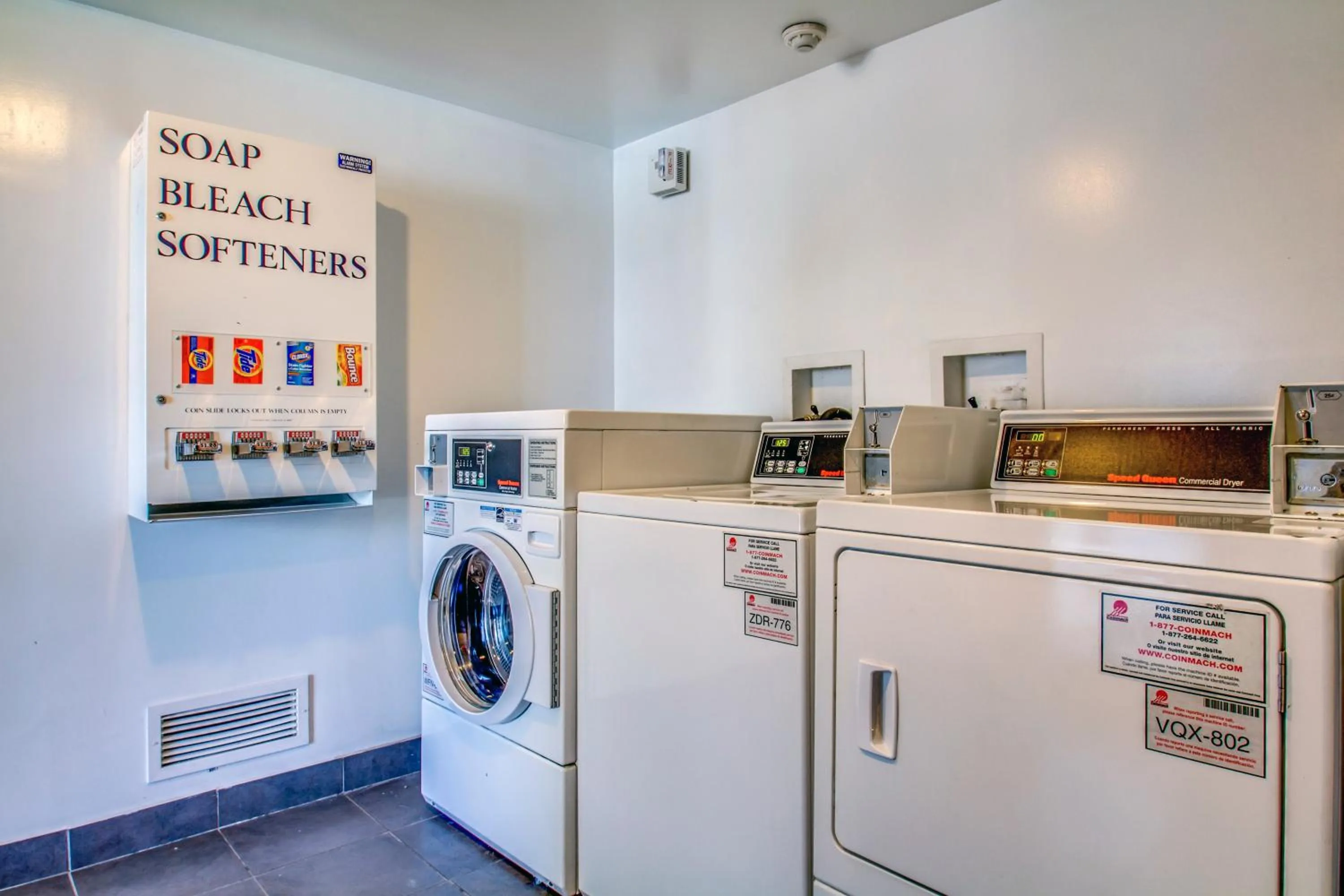 Decorative detail in Motel 6-Buffalo, NY - Airport - Williamsville