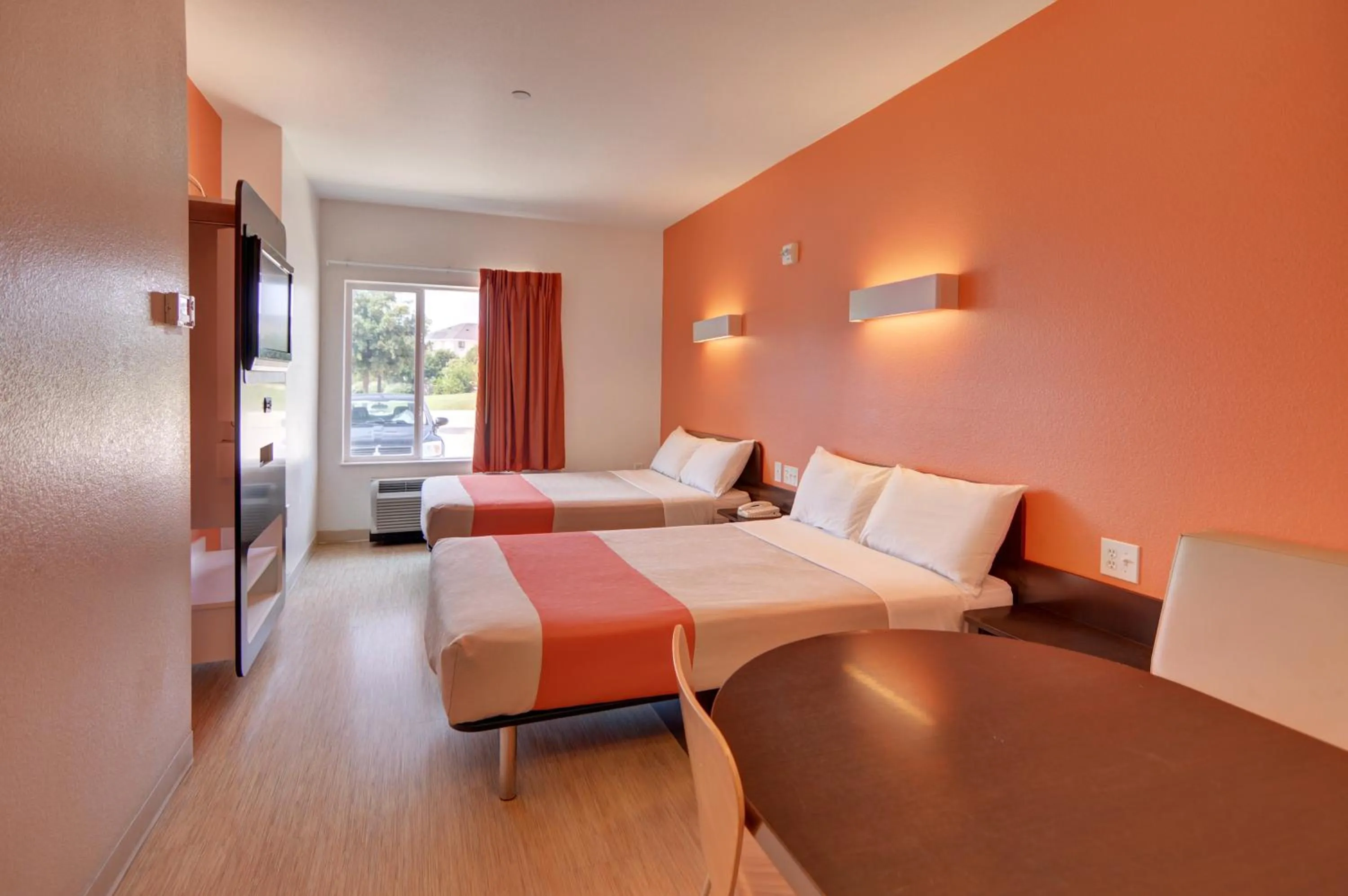 Bedroom, Bed in Motel 6-Roanoke, TX - Northlake - Speedway