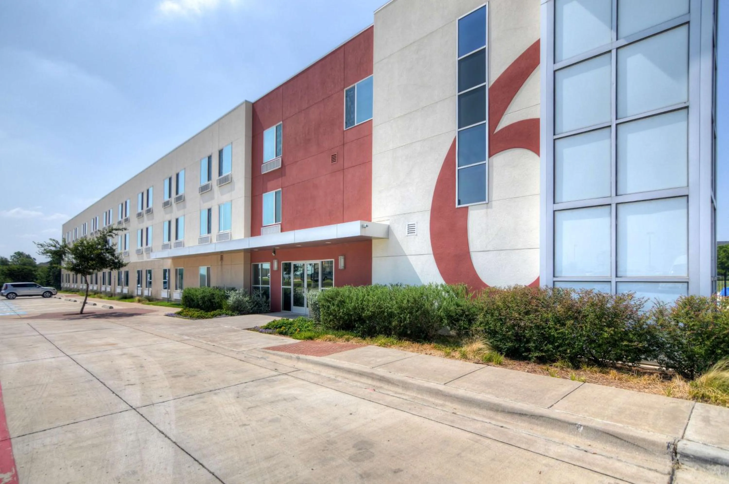 Property building in Motel 6-Roanoke, TX - Northlake - Speedway