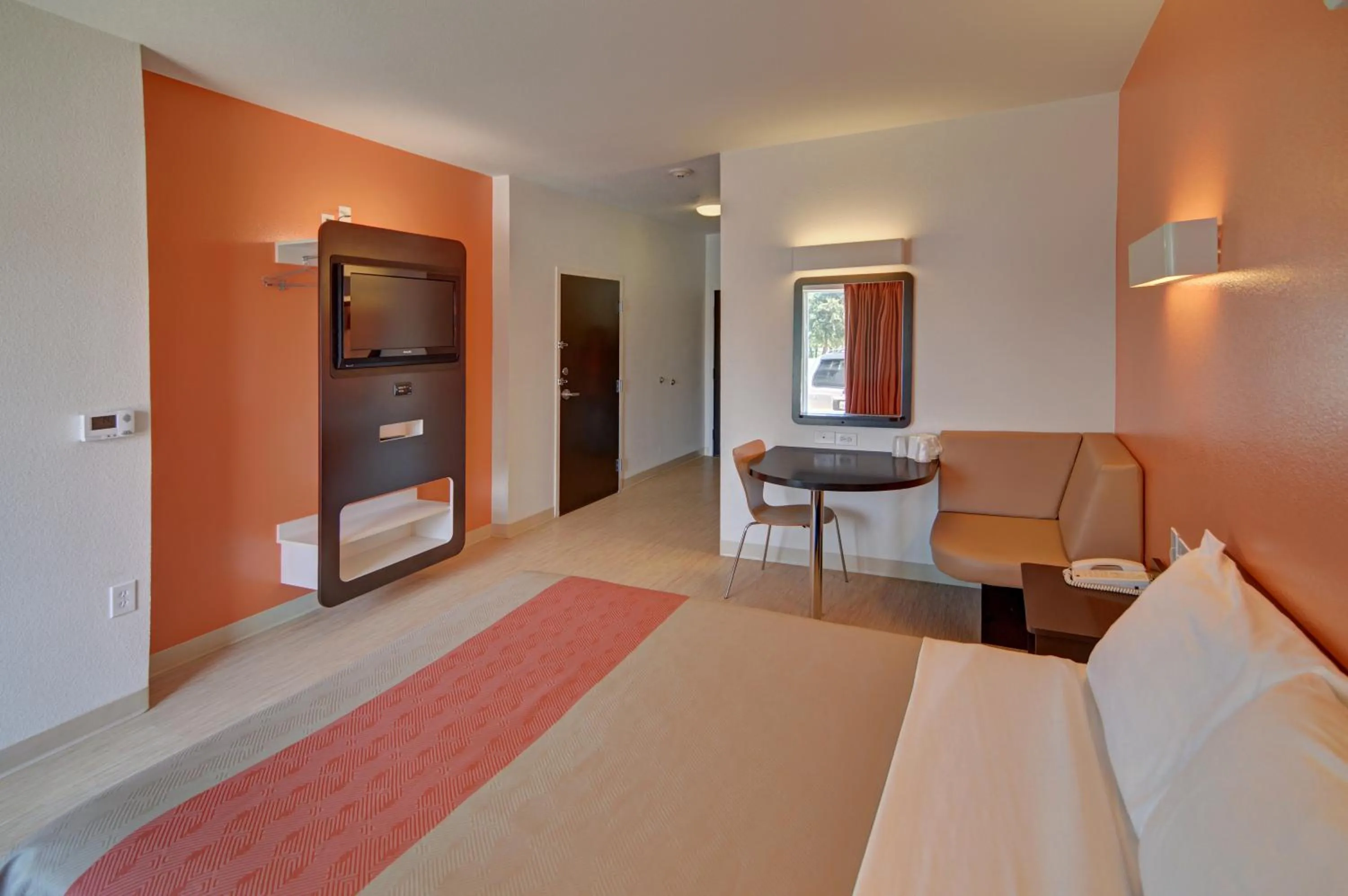 Bedroom, Bed in Motel 6-Roanoke, TX - Northlake - Speedway