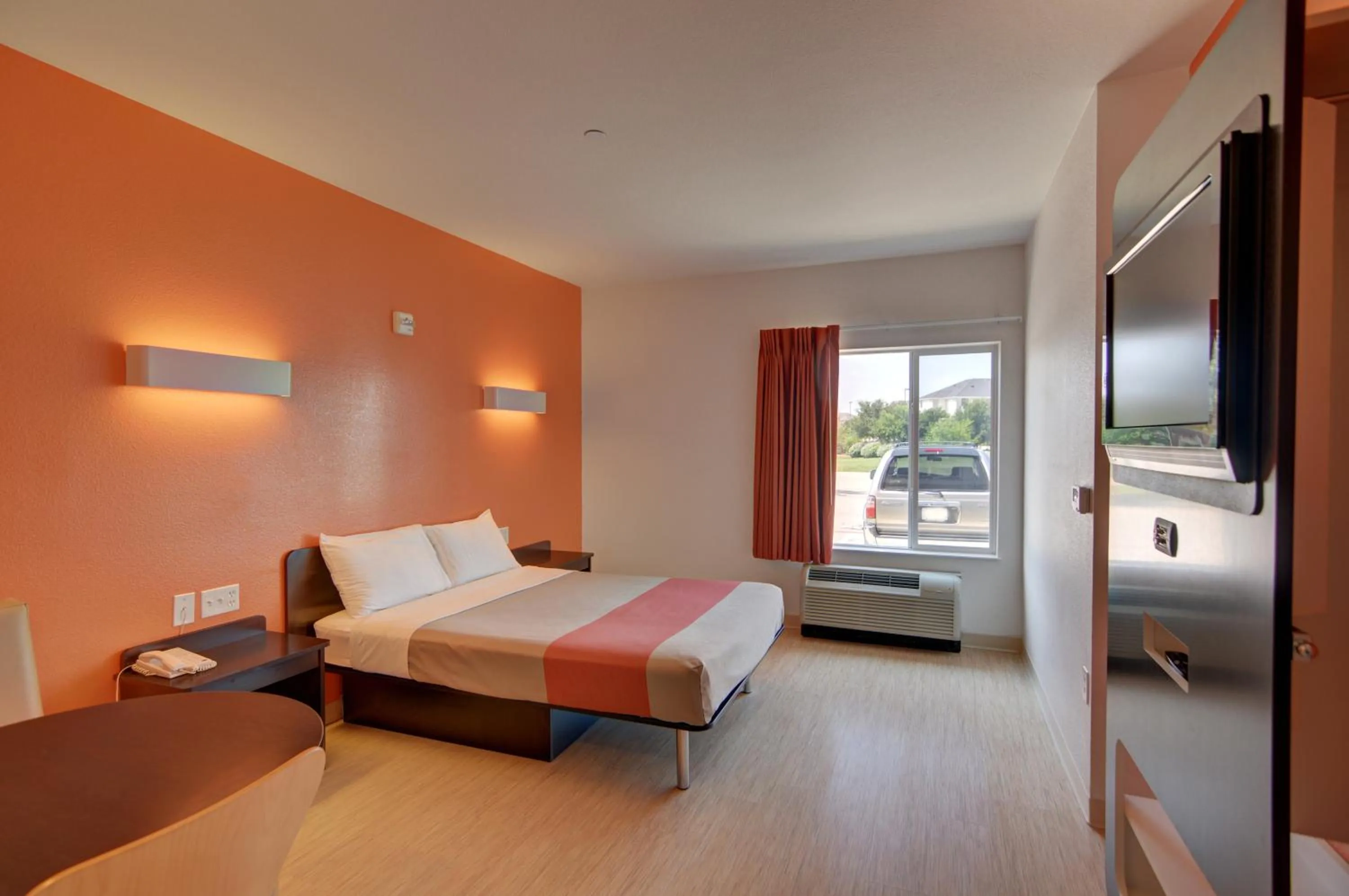 Bedroom, Bed in Motel 6-Roanoke, TX - Northlake - Speedway