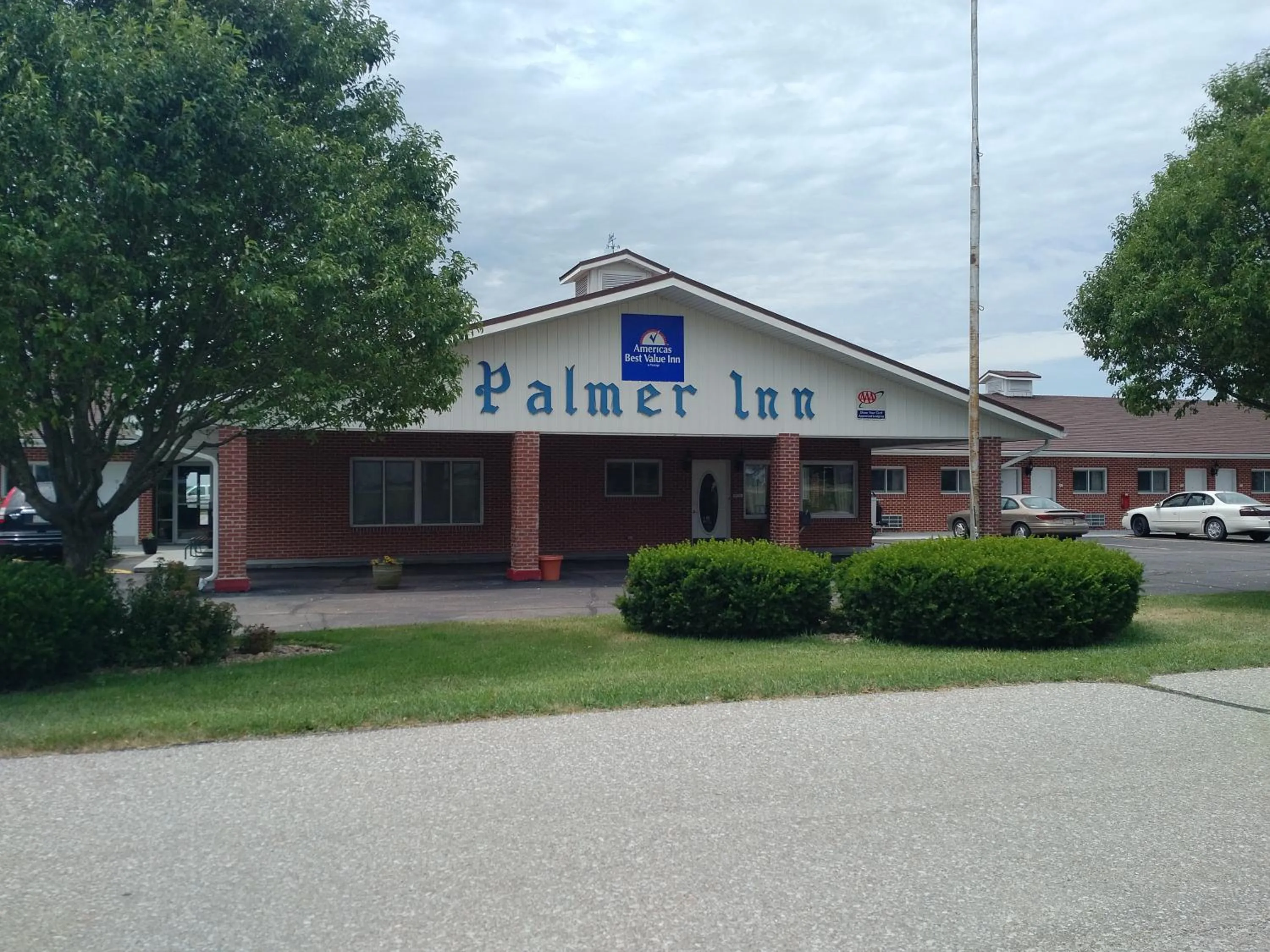 Facade/entrance in Americas Best Value Inn York