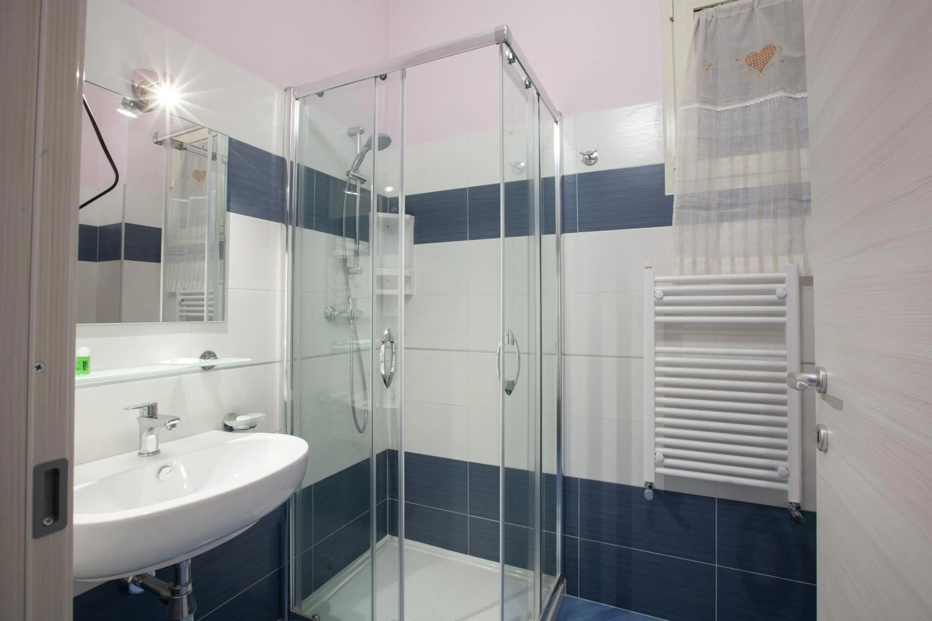 Shower in Affittacamere da Noemi