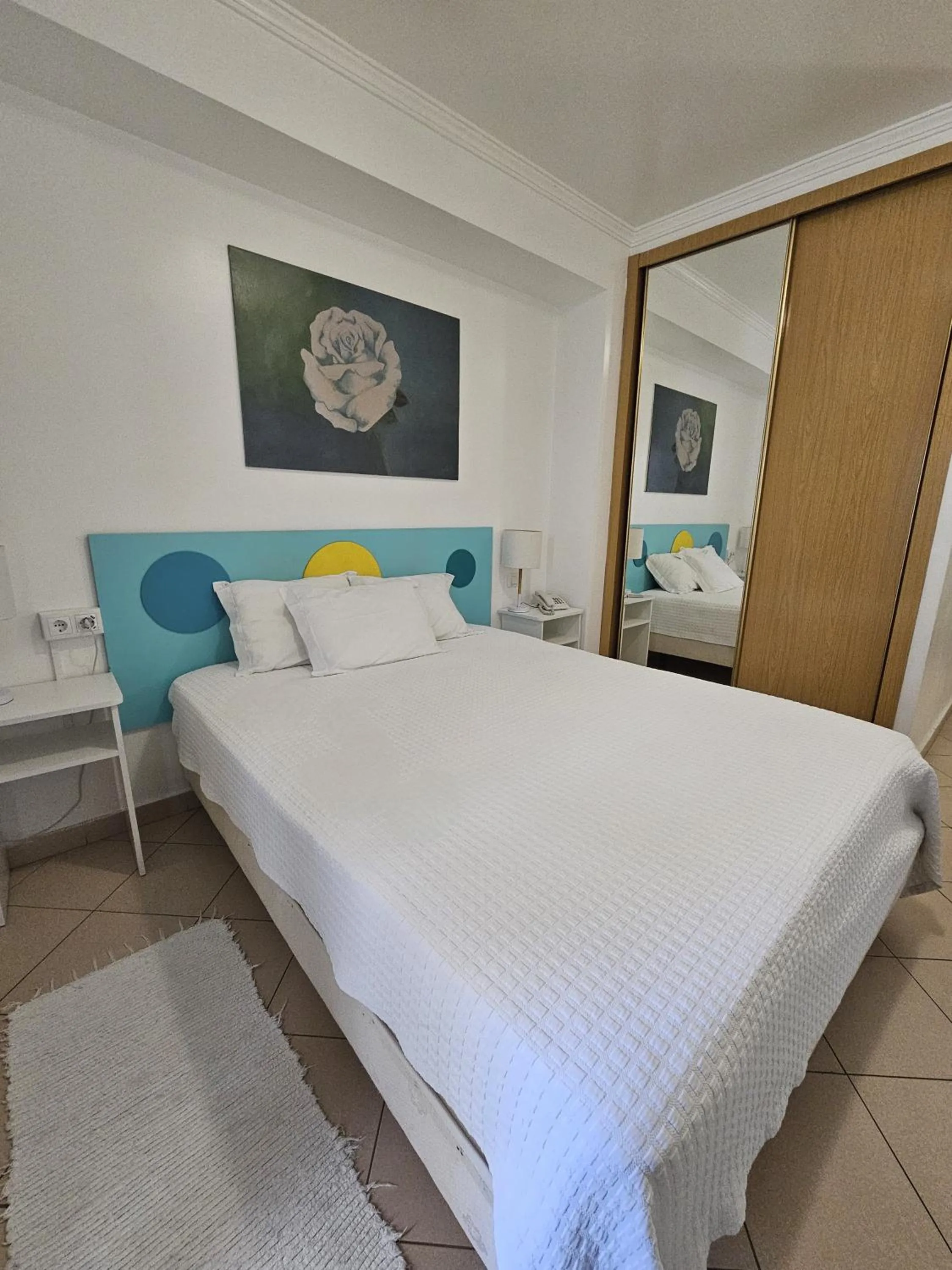 Bed in Hotel Adelaide