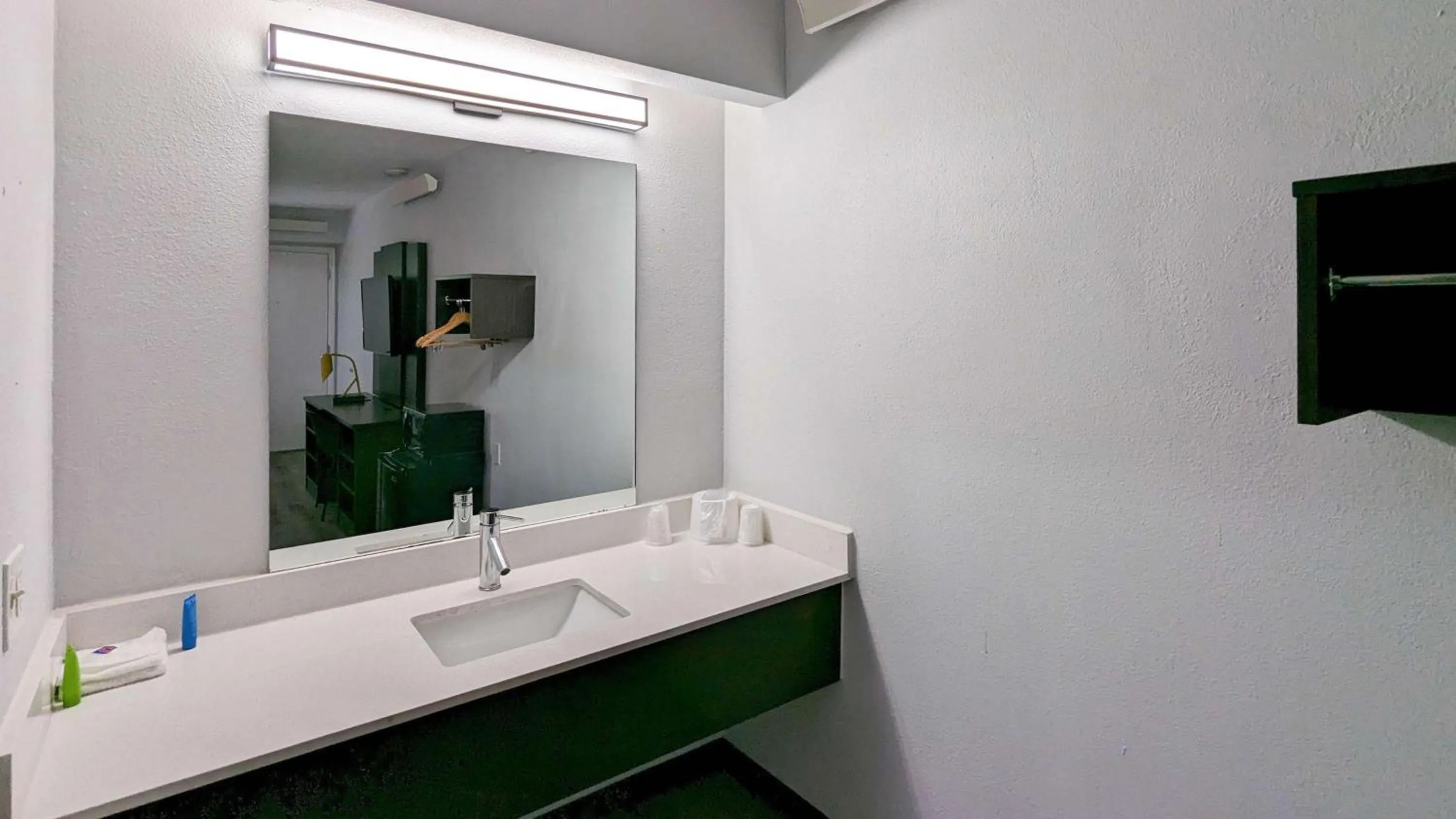 Bathroom in Motel 6-Nashua, NH - South