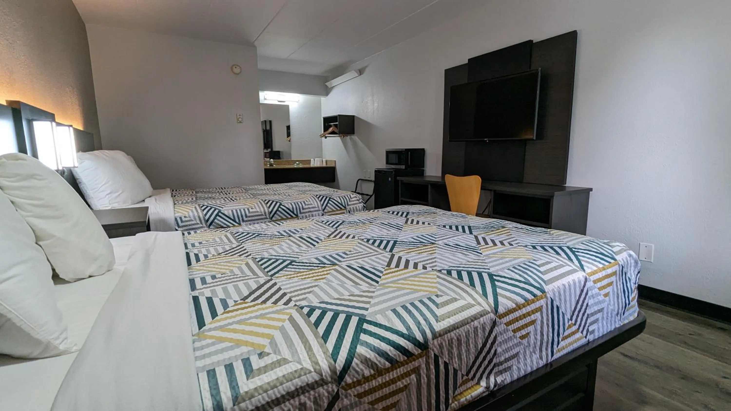 Bed in Motel 6-Nashua, NH - South