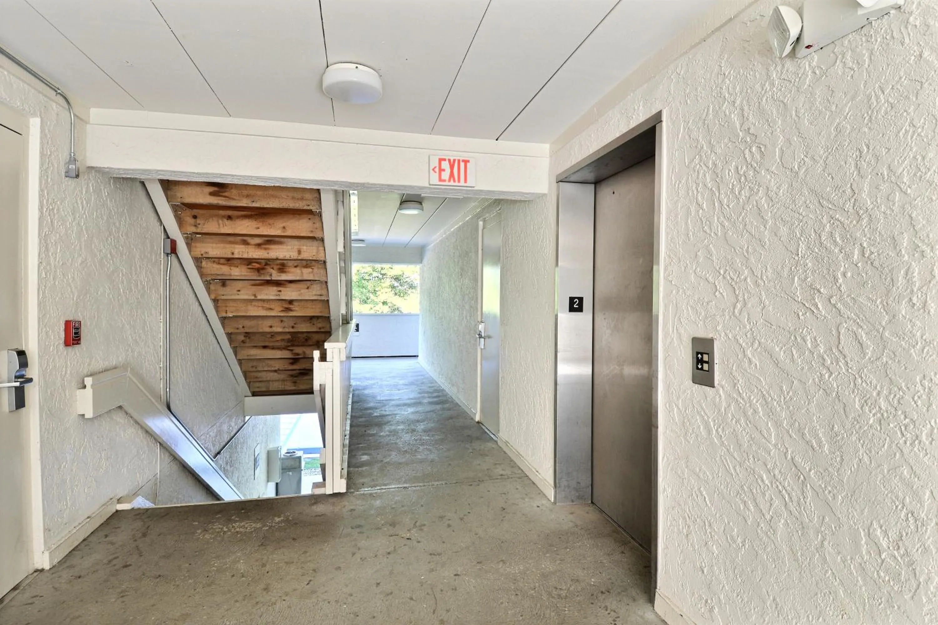 Property building in Motel 6-Nashua, NH - South