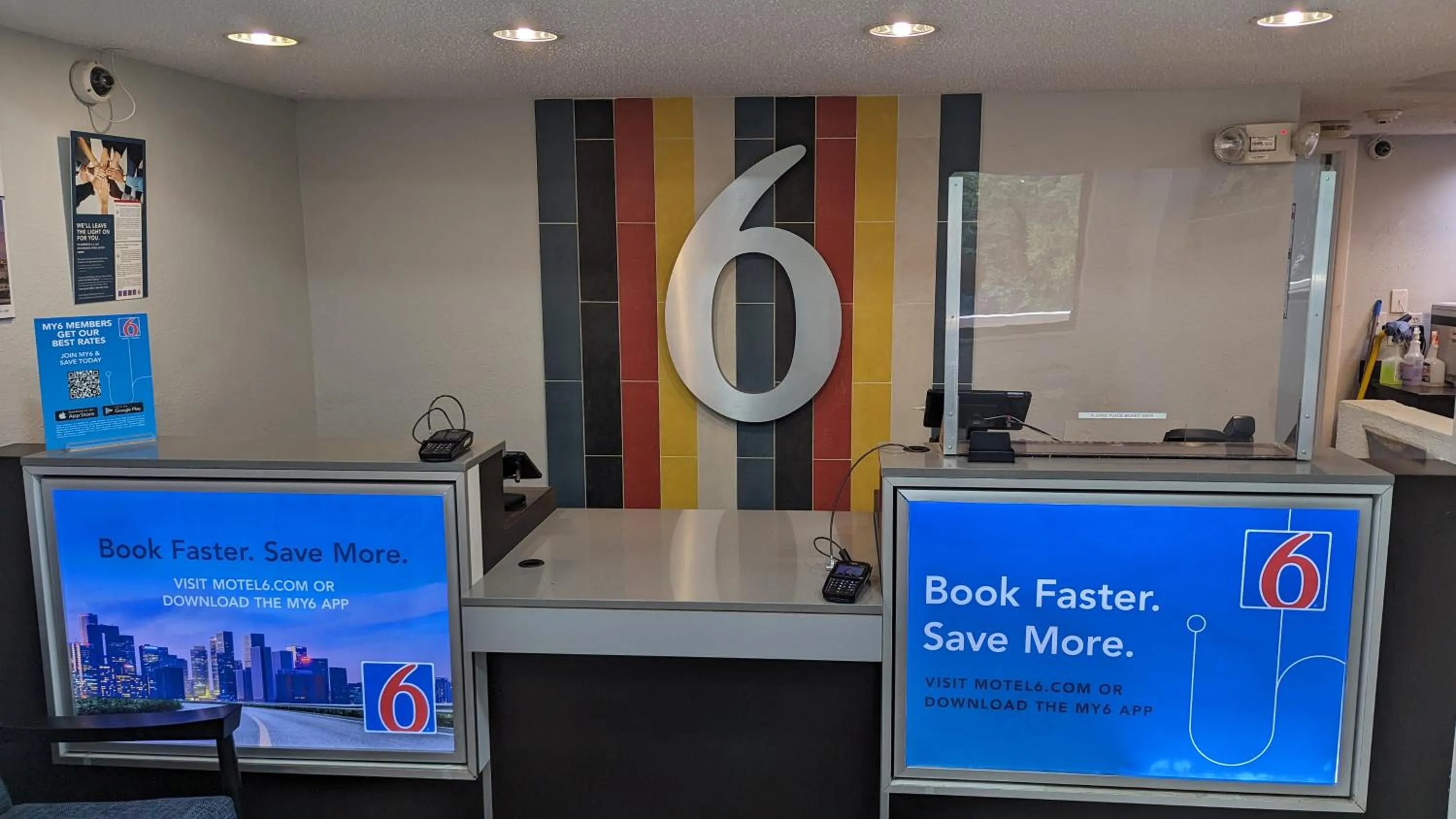 Lobby or reception in Motel 6-Nashua, NH - South