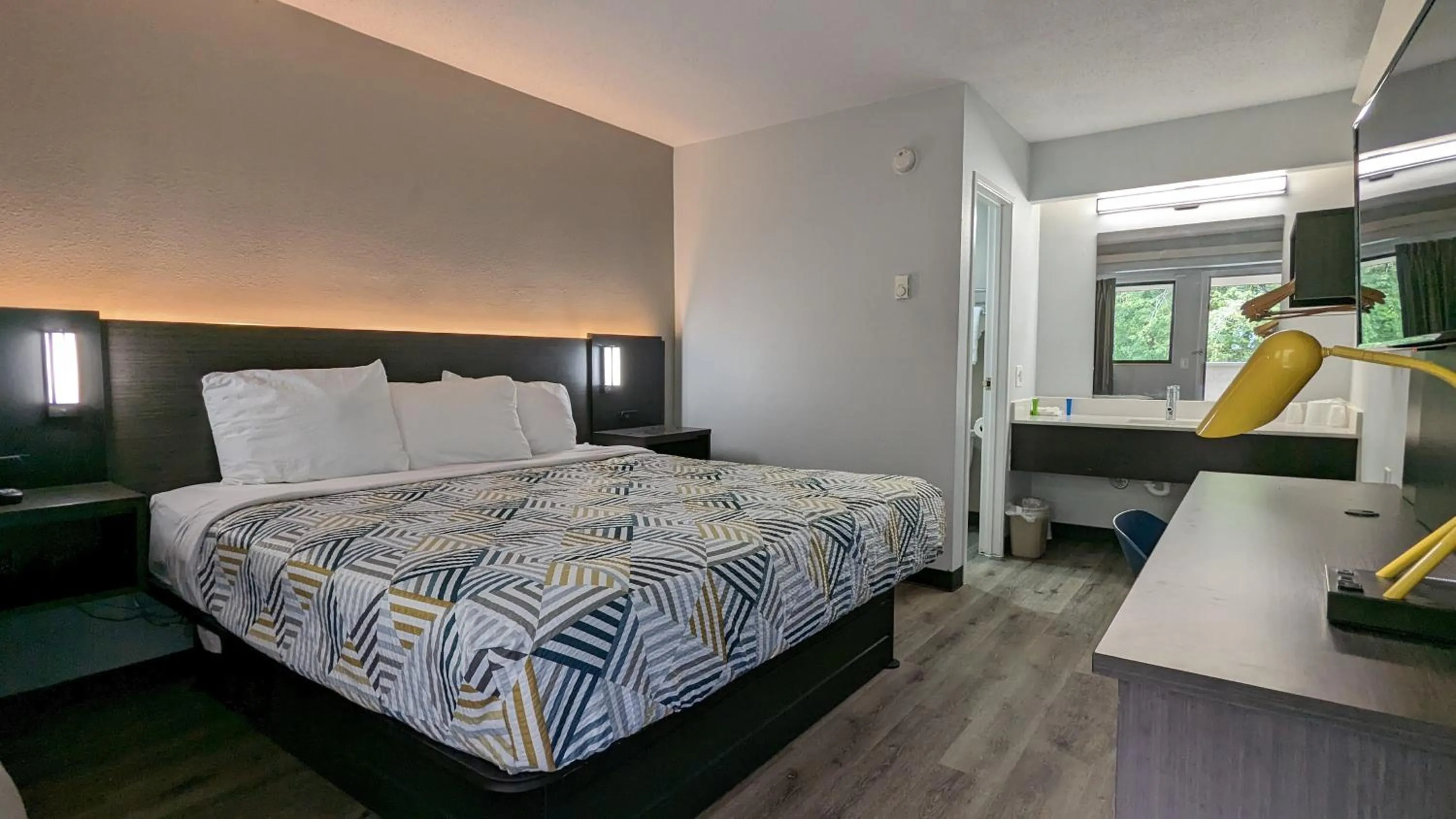 Bedroom, Bed in Motel 6-Nashua, NH - South