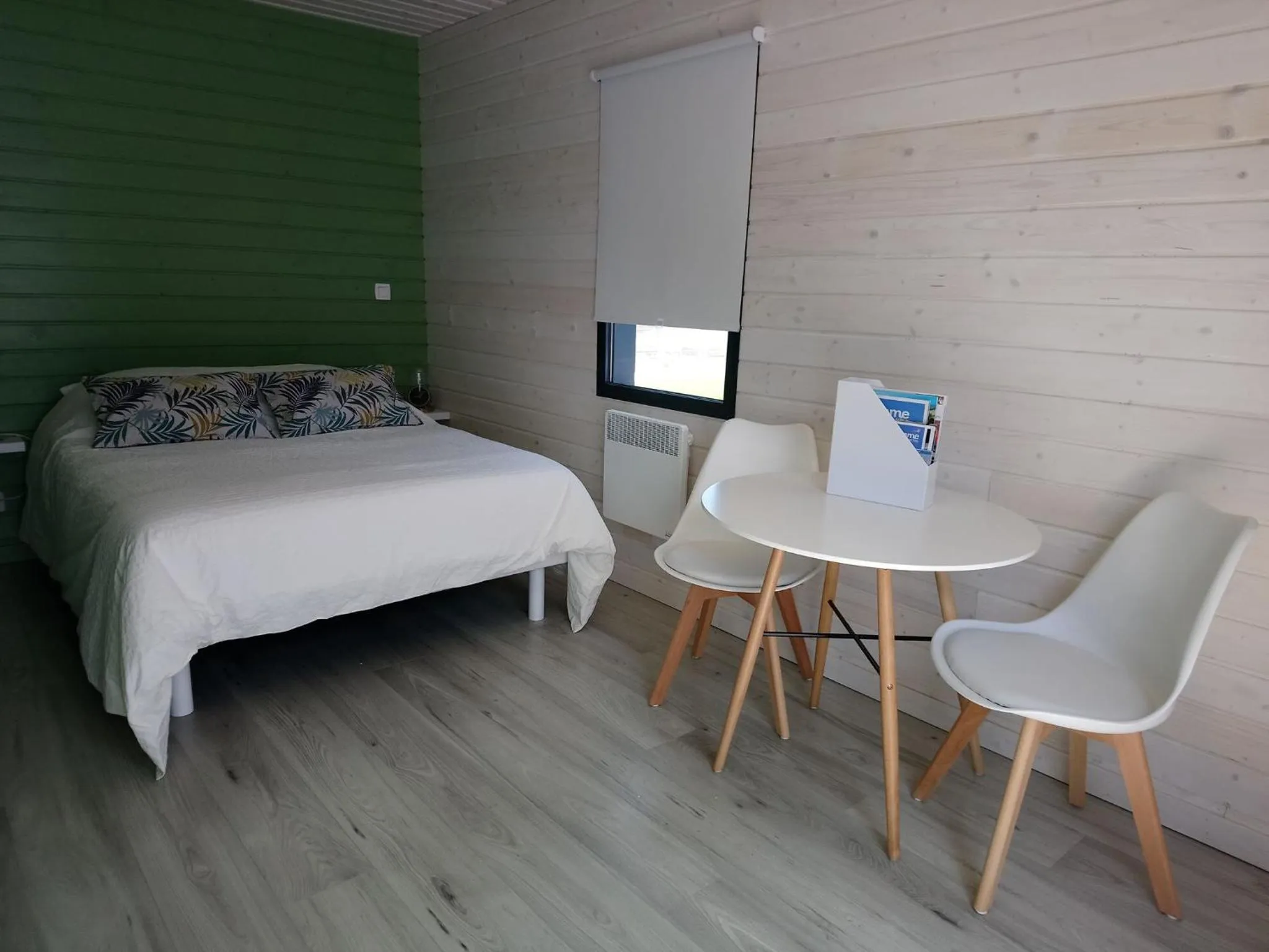 Photo of the whole room, Bed in Au Cap Norwoe