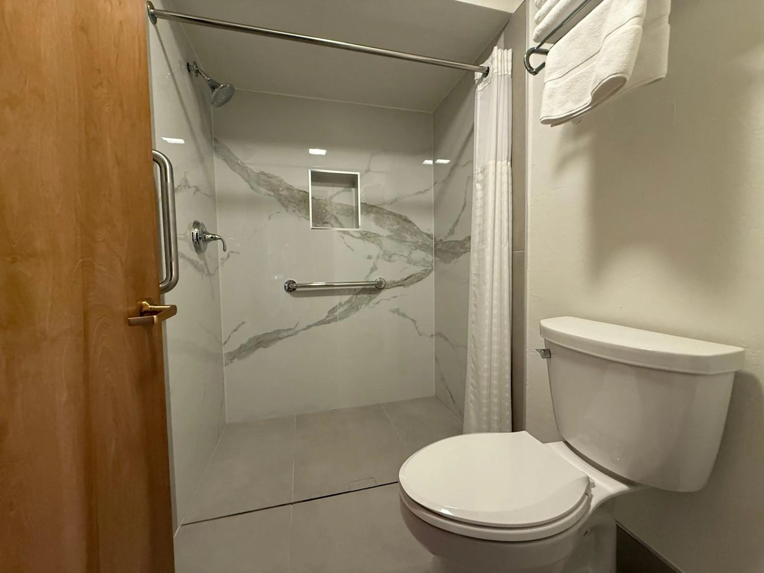 Shower in Homestead Suites - Fish Creek